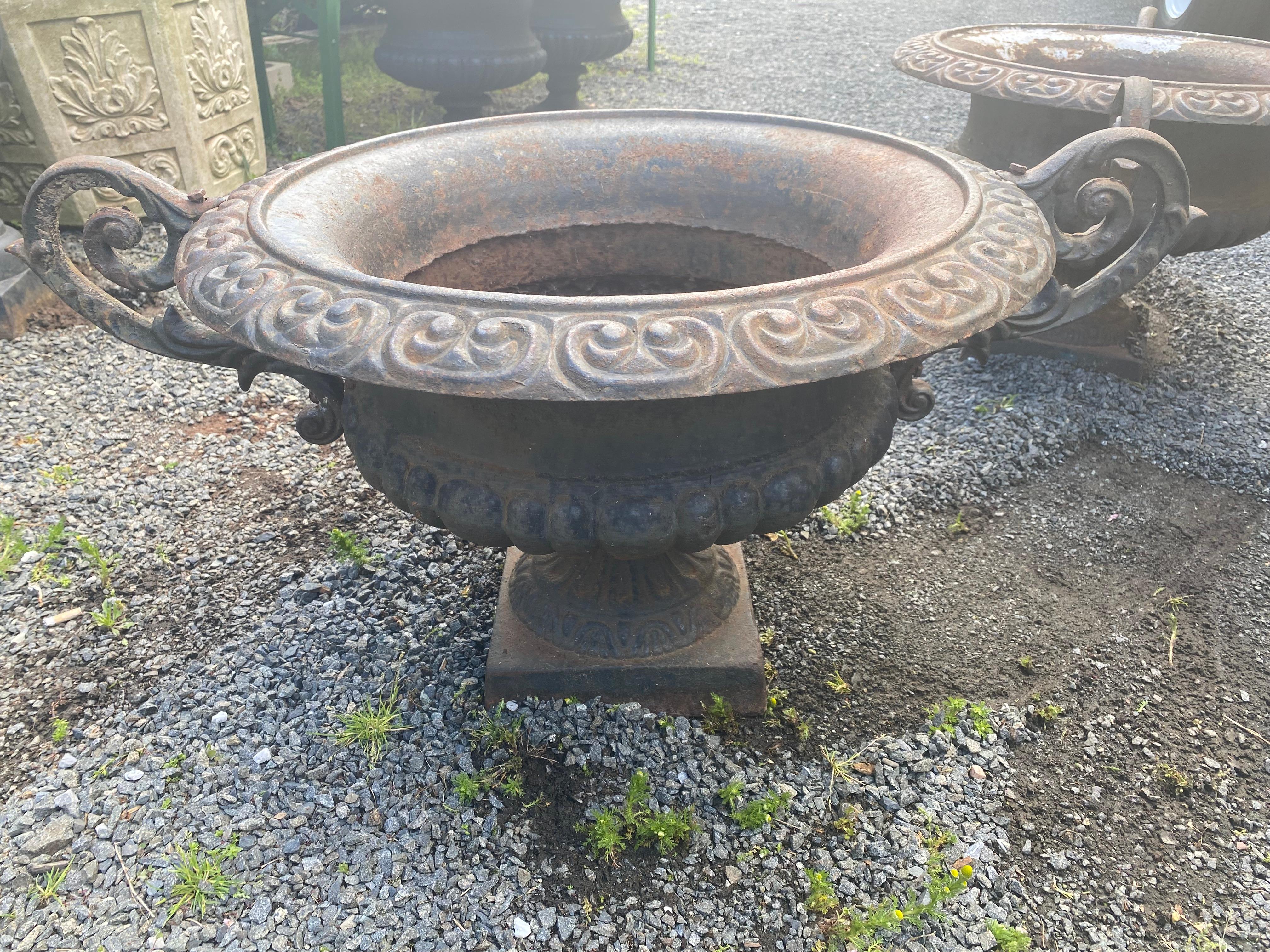 Mid-20th Century Neoclassical Pair of Brown Iron Garden Planters Urns with Fancy Handles For Sale