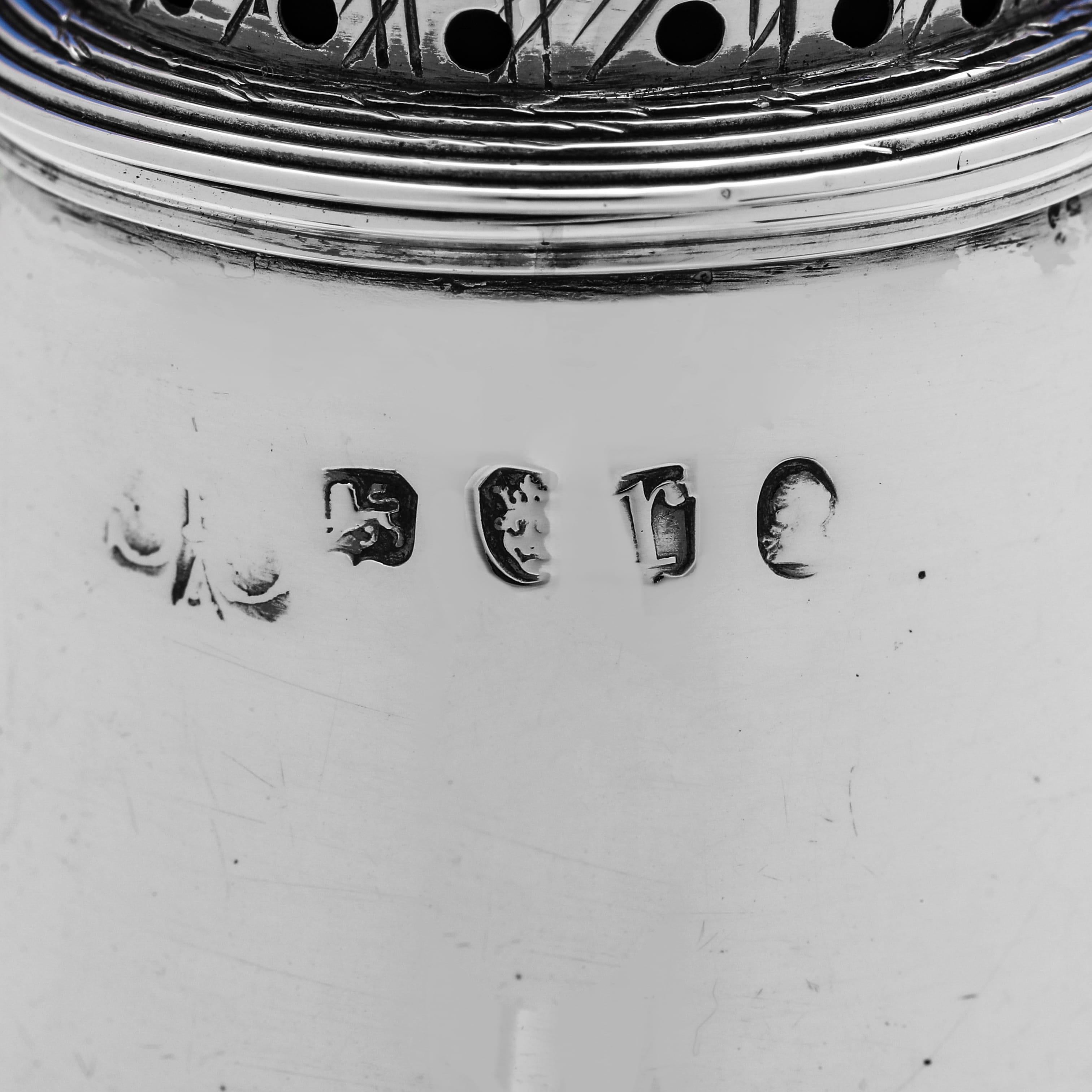 Fin du XVIIIe siècle Paire de poivrières néoclassiques d'époque George III en argent sterling - Londres 1792 en vente