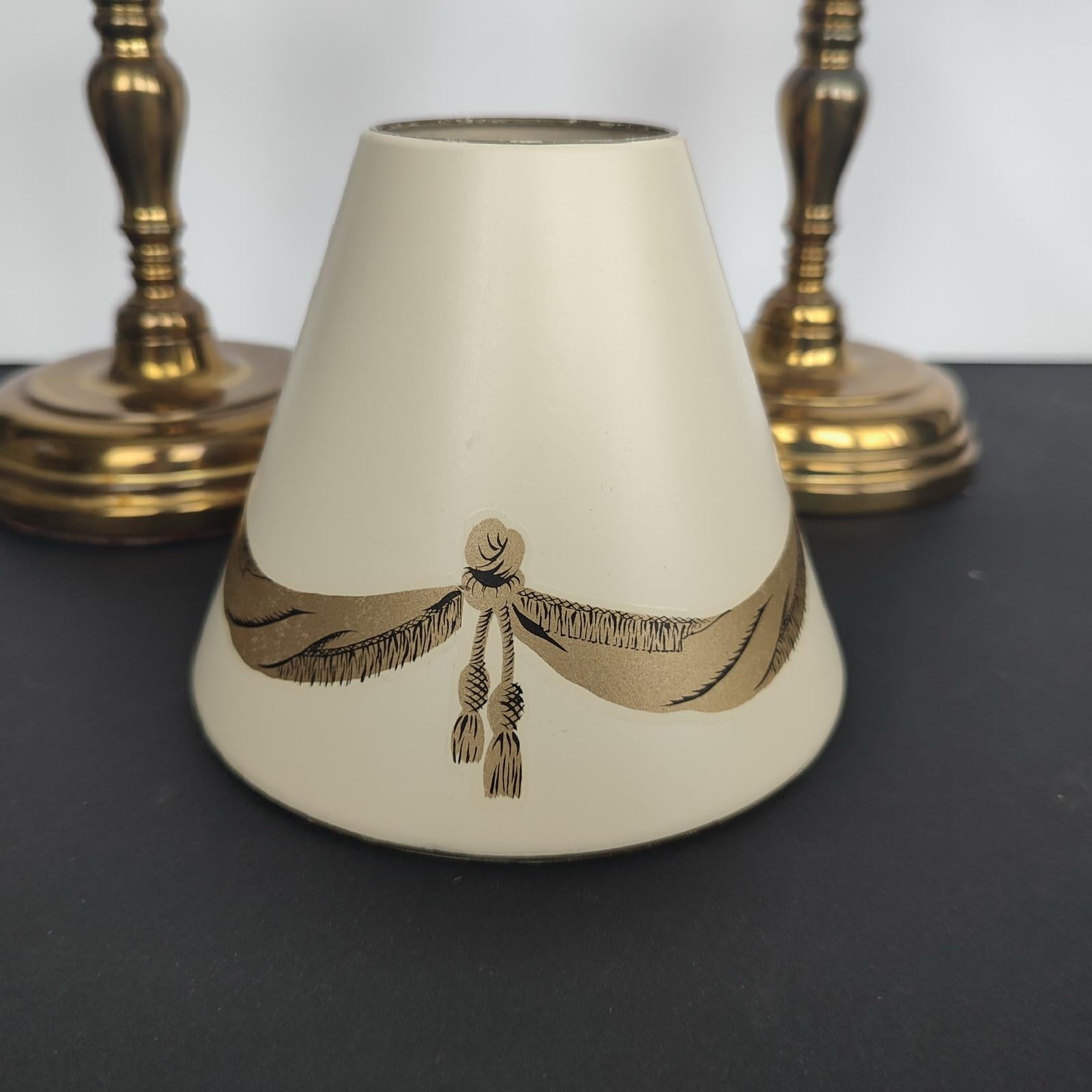 Neoclassical Pair of Gilt Bronze Bouillotte Lamps, France, Early 20th Century For Sale 5
