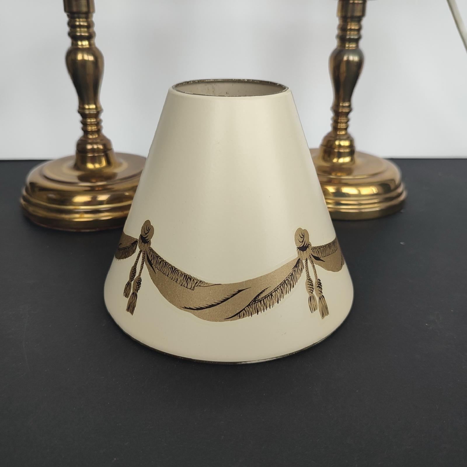 Neoclassical Pair of Gilt Bronze Bouillotte Lamps, France, Early 20th Century For Sale 6