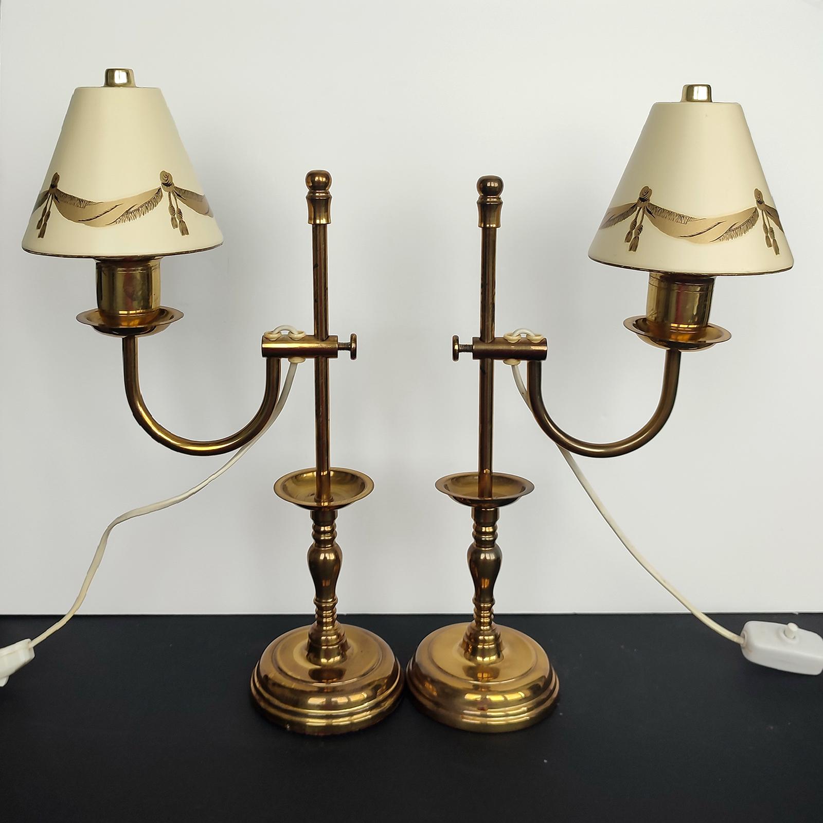 Neoclassical Pair of Gilt Bronze Bouillotte Lamps, France, Early 20th Century.
Shipping is complementary.
A great pair of side table lamps, heavy structure made of bronze, adjustable hand painted tole clip on shades. E27 light base, suitable for