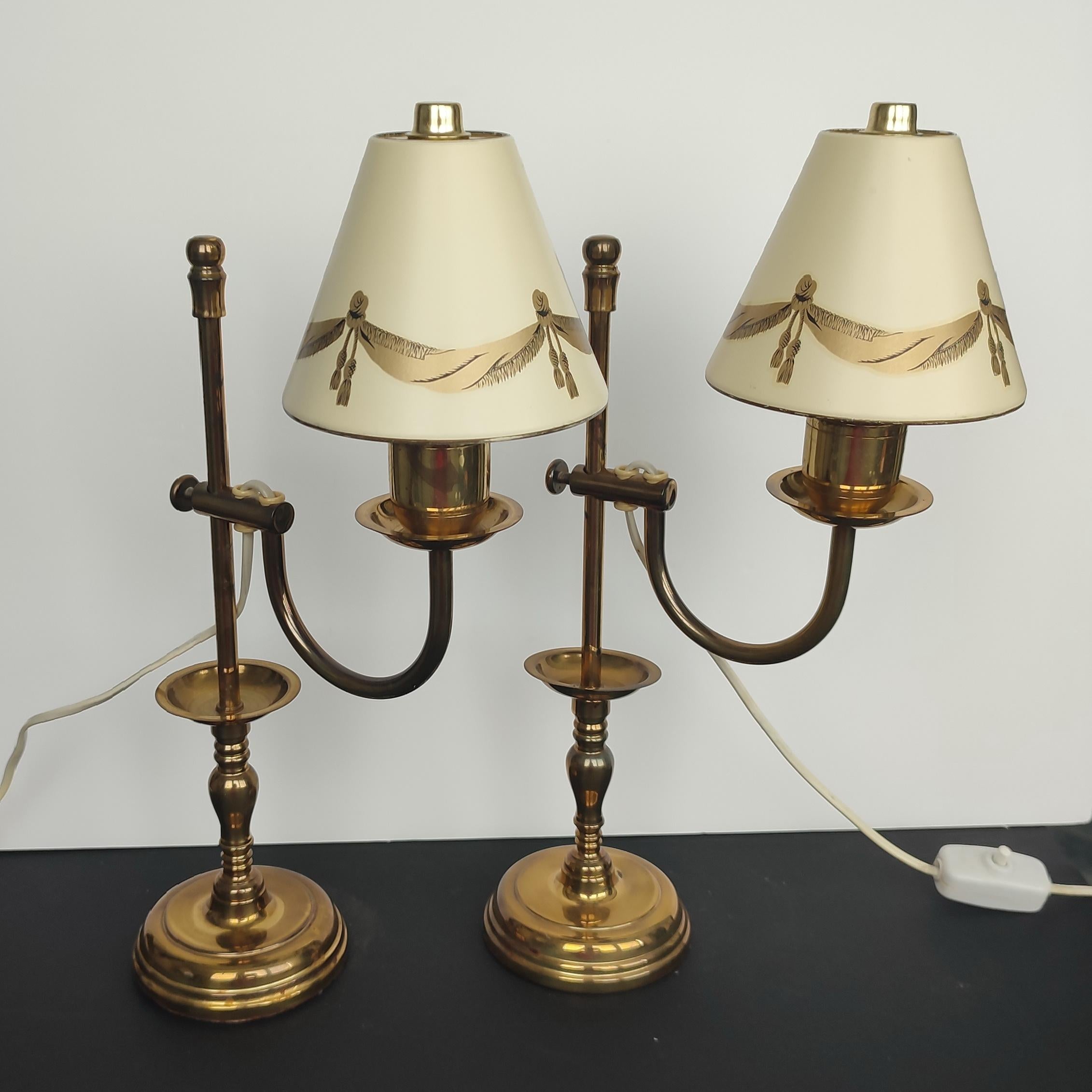 French Neoclassical Pair of Gilt Bronze Bouillotte Lamps, France, Early 20th Century For Sale