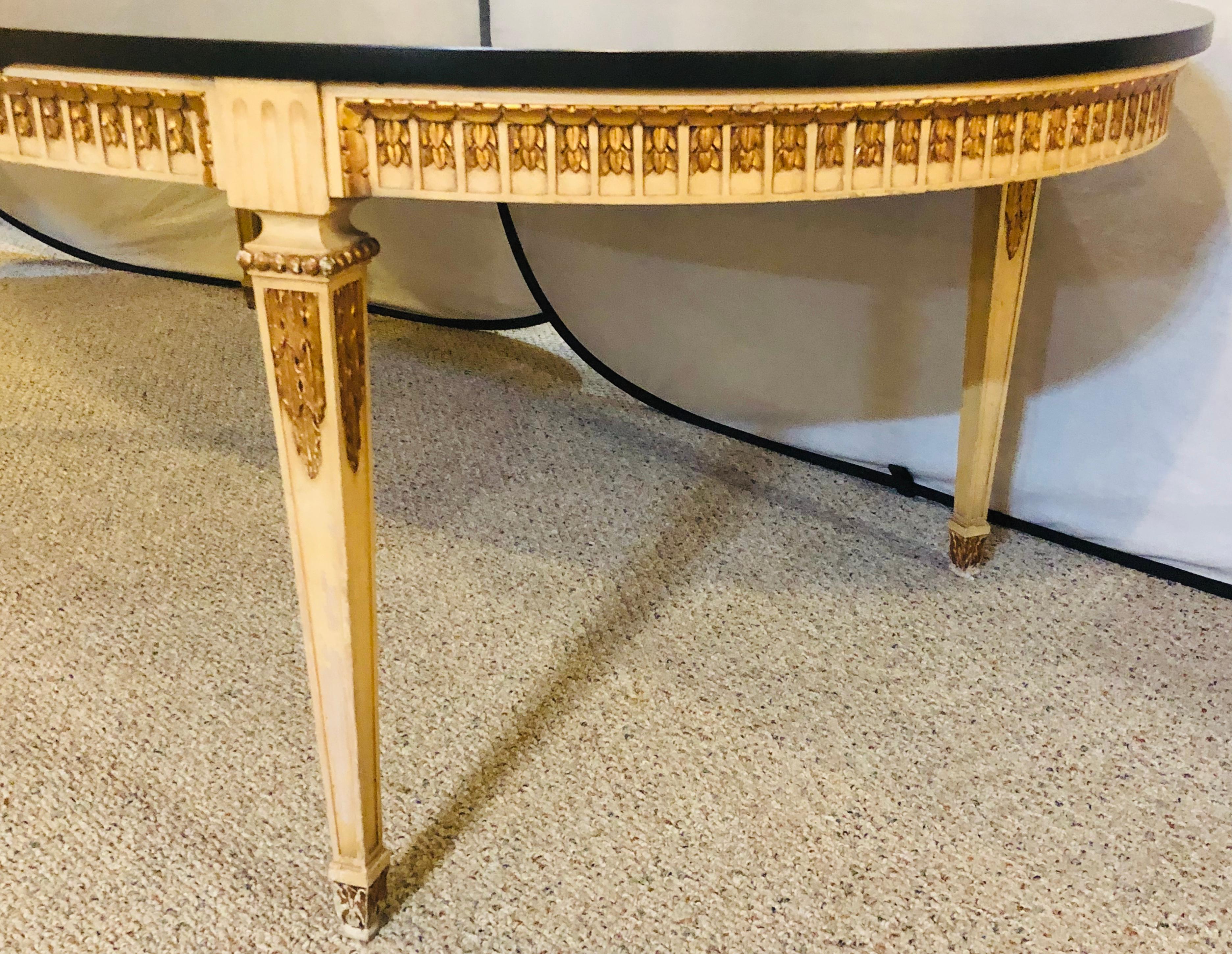 Neoclassical Parcel-Gilt and Paint Decorated Dining Table with Ebony Finish Top In Good Condition In Stamford, CT
