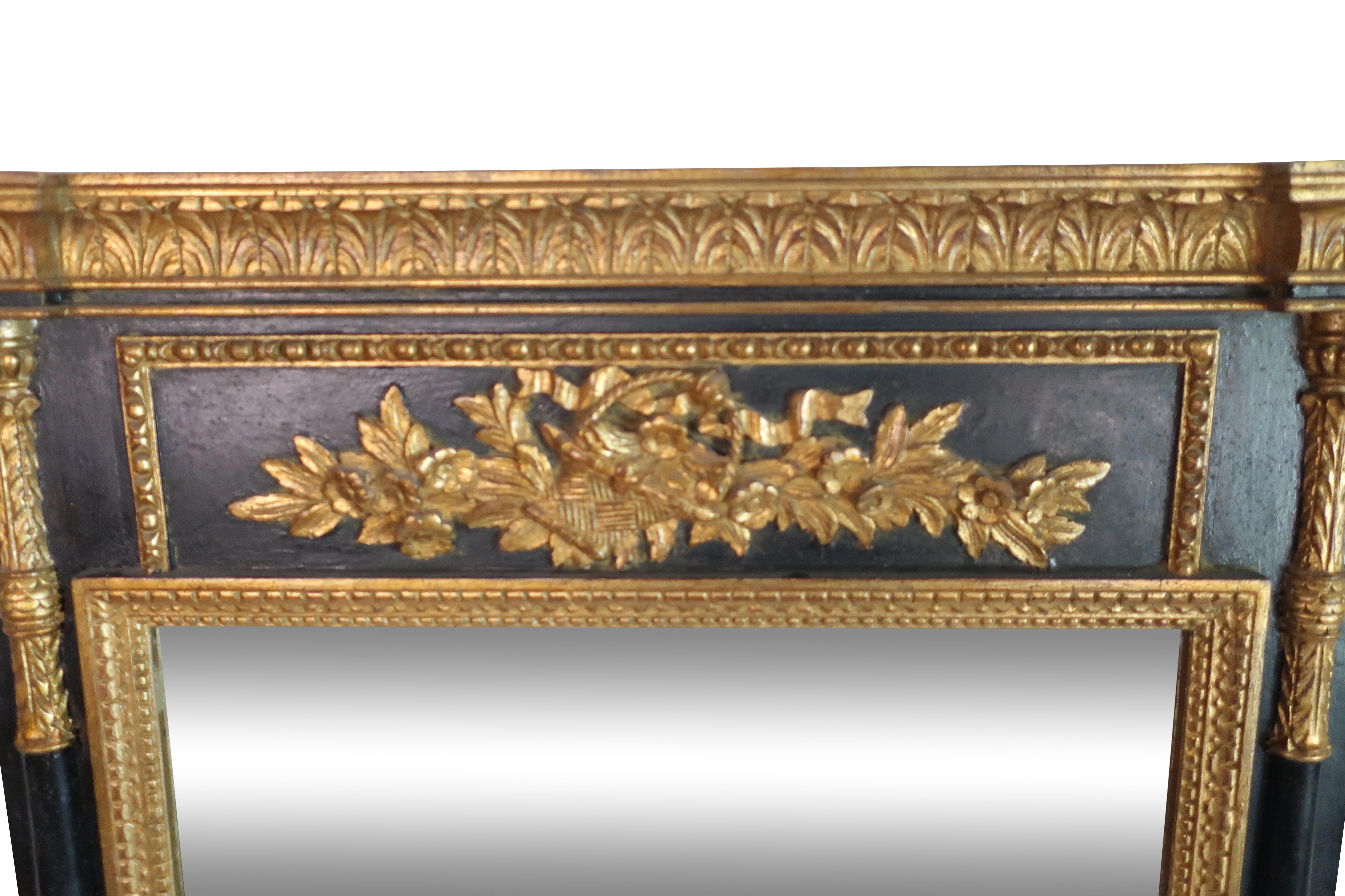 Neoclassical Parcel-Gilt Mirror with Finely Carved Giltwood Columns In Good Condition In Essex, MA