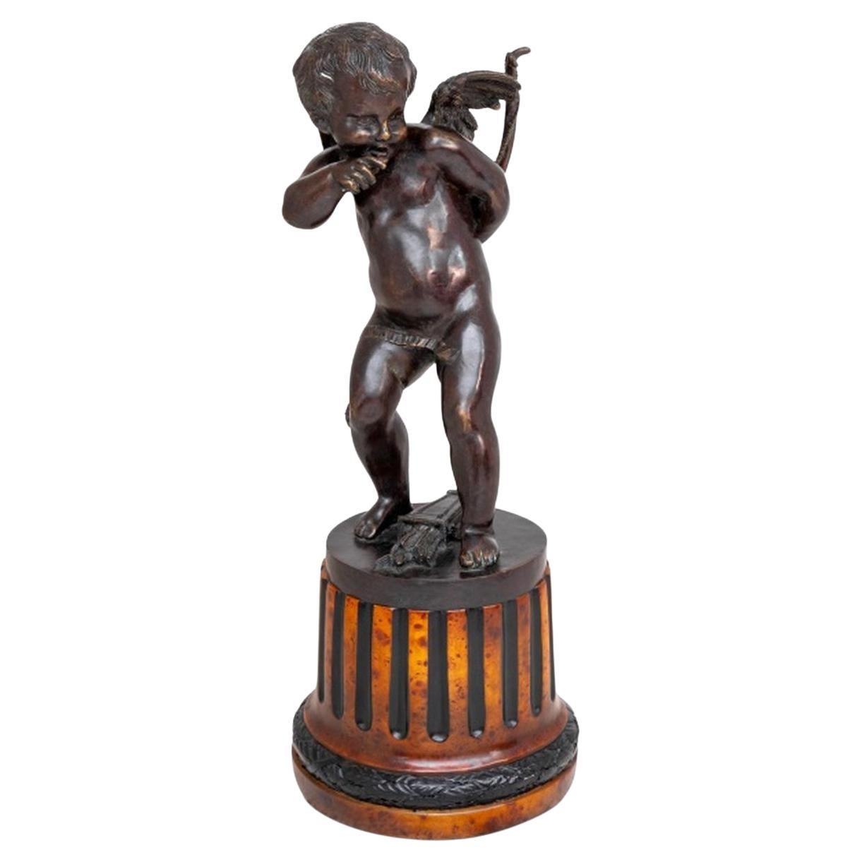 Figura neoclassica di Cupido in bronzo patinato