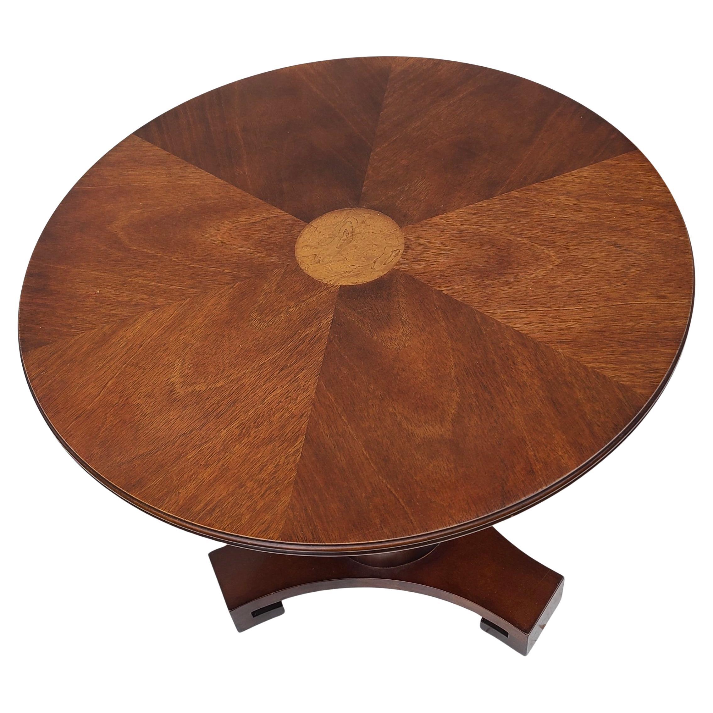 Neoclassical Pedestal Side Table by Baker Furniture Thomas Pheasant (21. Jahrhundert und zeitgenössisch) im Angebot