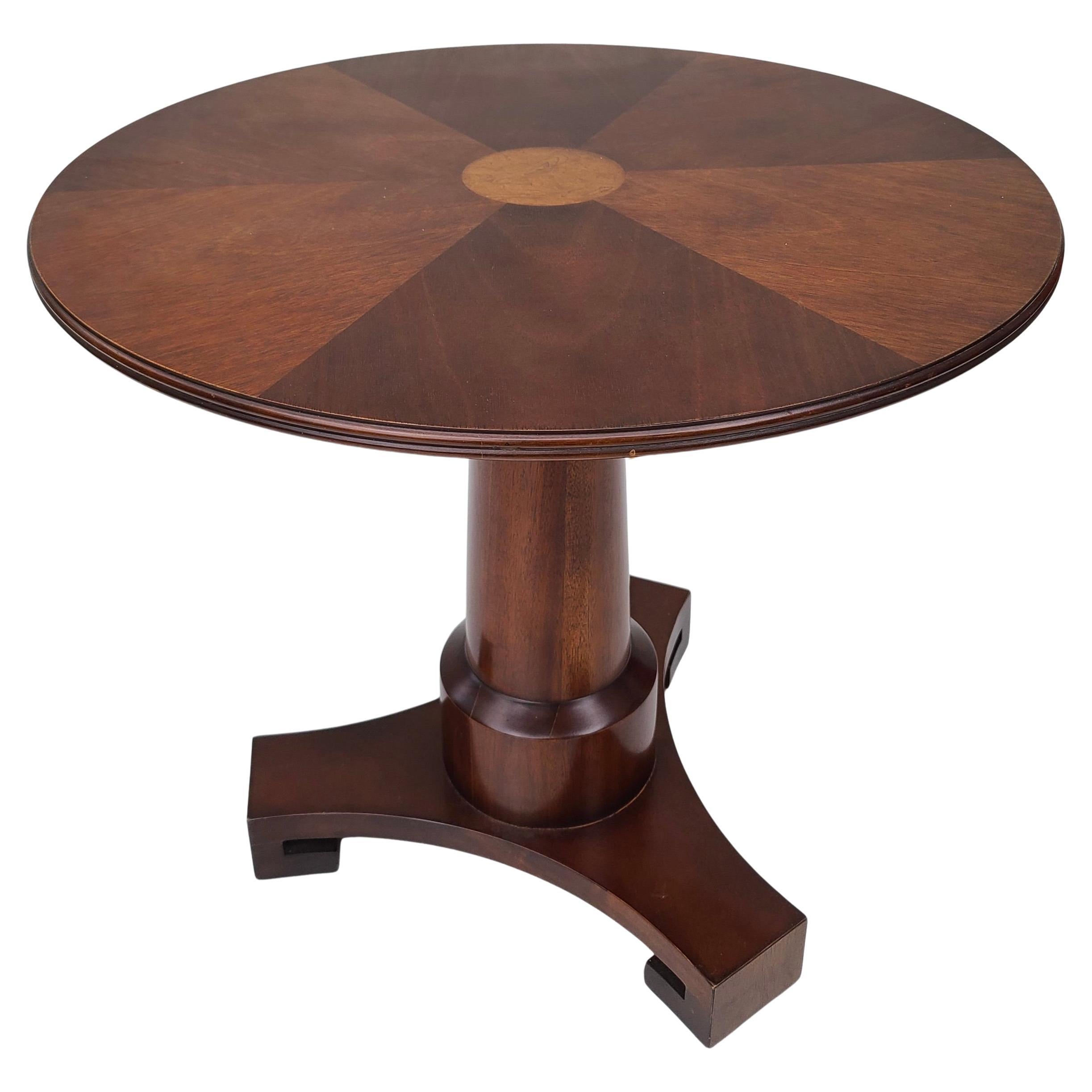Neoclassical Pedestal Side Table by Baker Furniture Thomas Pheasant (Walnuss) im Angebot