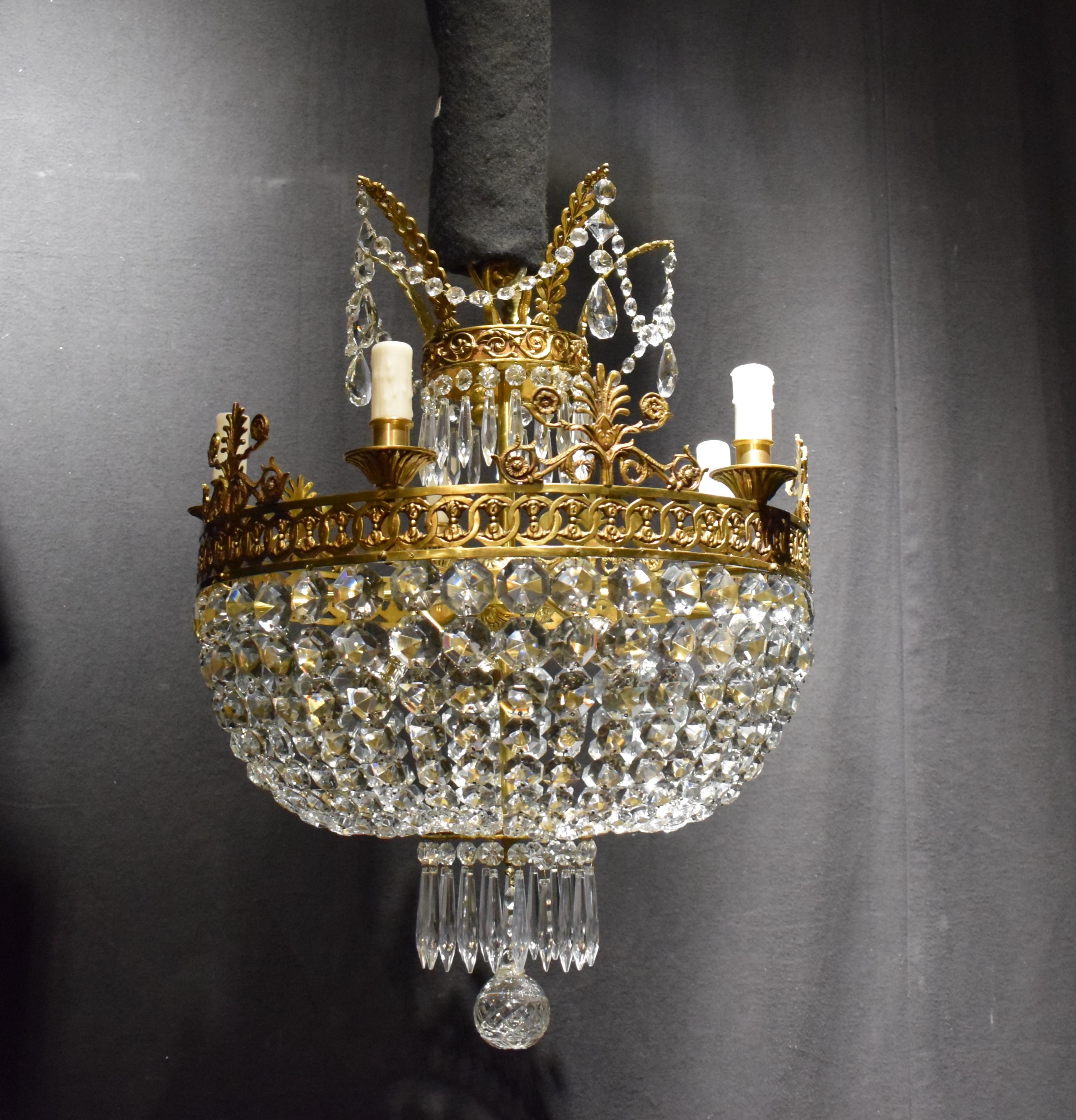 A Fine and Decorative Gilt Bronze & Crystal Pendant. The Pierced gilt bronze ring issuing downwards graduated octagon graduated octagon chains, on top five lights. At the top five anthemia joined by octagon swags. France, circa 1930
CW5030