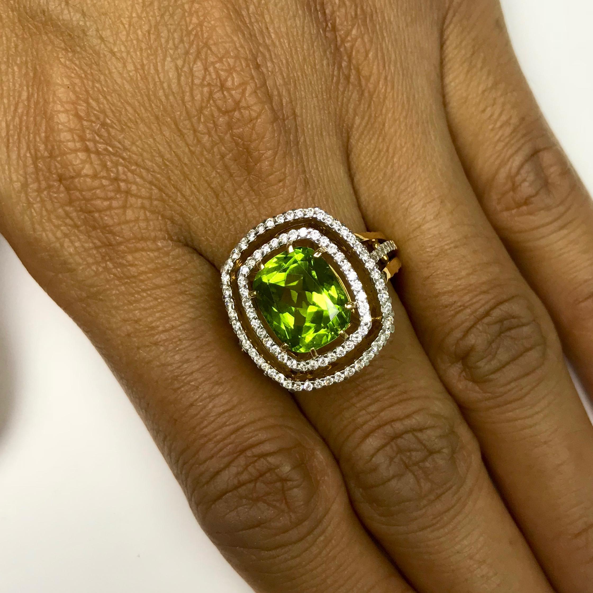 18 Karat Gelbgold Ring mit neoklassischem Peridot und Diamant (Neoklassisch) im Angebot