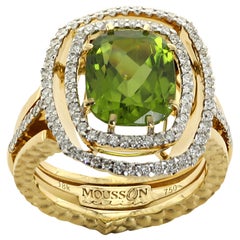 Neoclassical Peridot Diamond 18 Karat Yellow Gold Ring