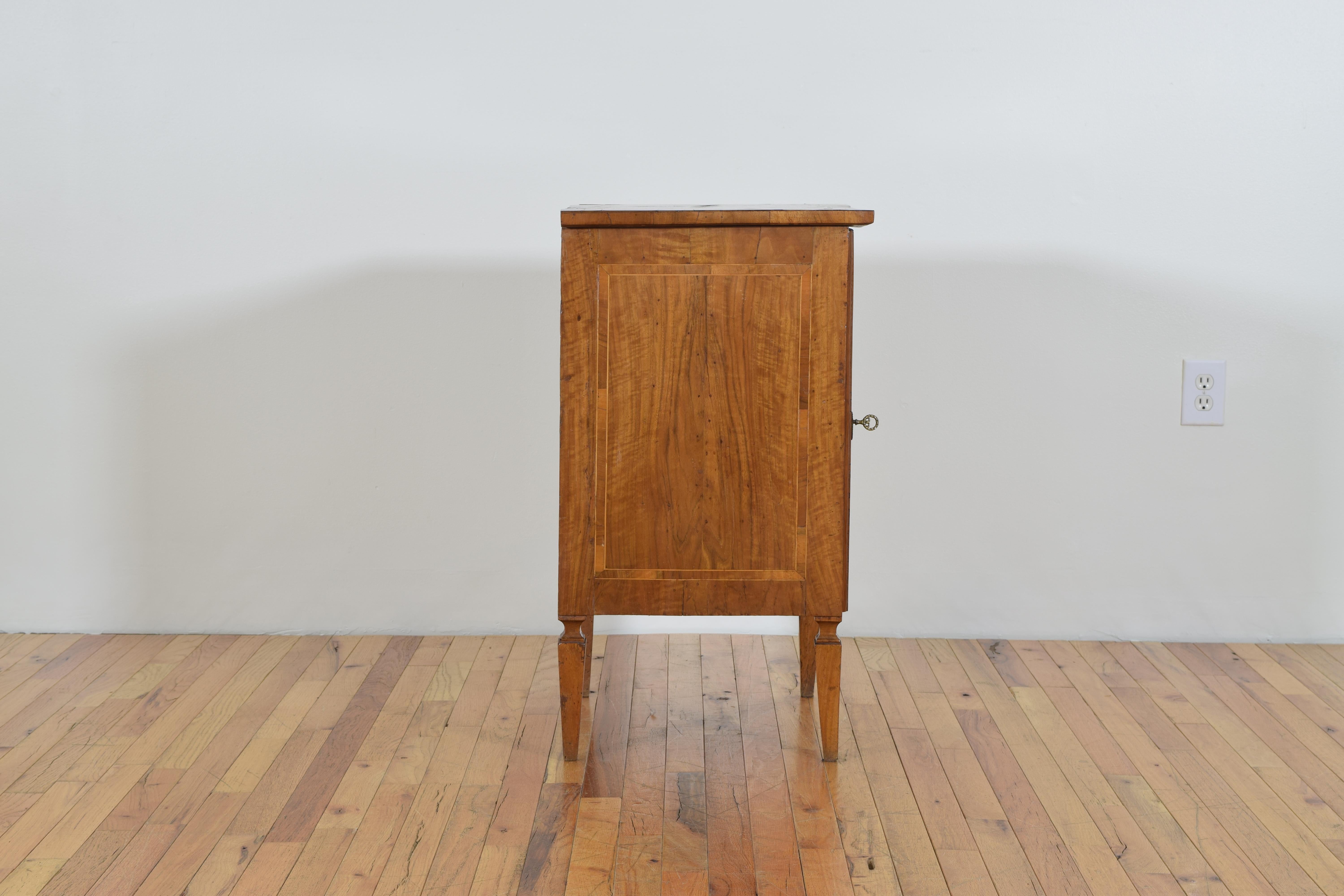 Neoclassical Period Walnut Inlaid and Walnut 1-Door Cabinet, Late 18th Century (Furnier)