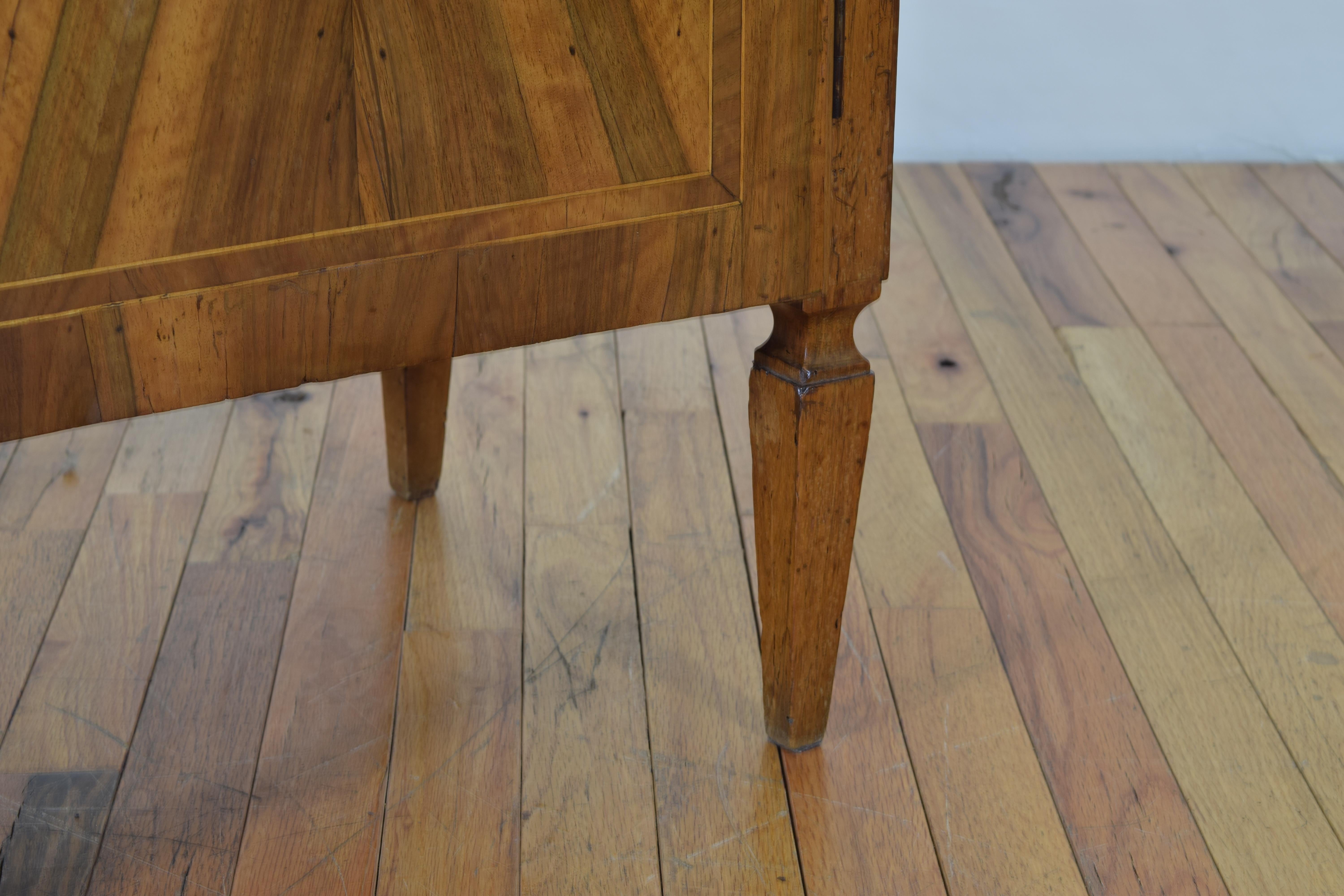 Neoclassical Period Walnut Inlaid and Walnut 1-Door Cabinet, Late 18th Century (Walnuss)