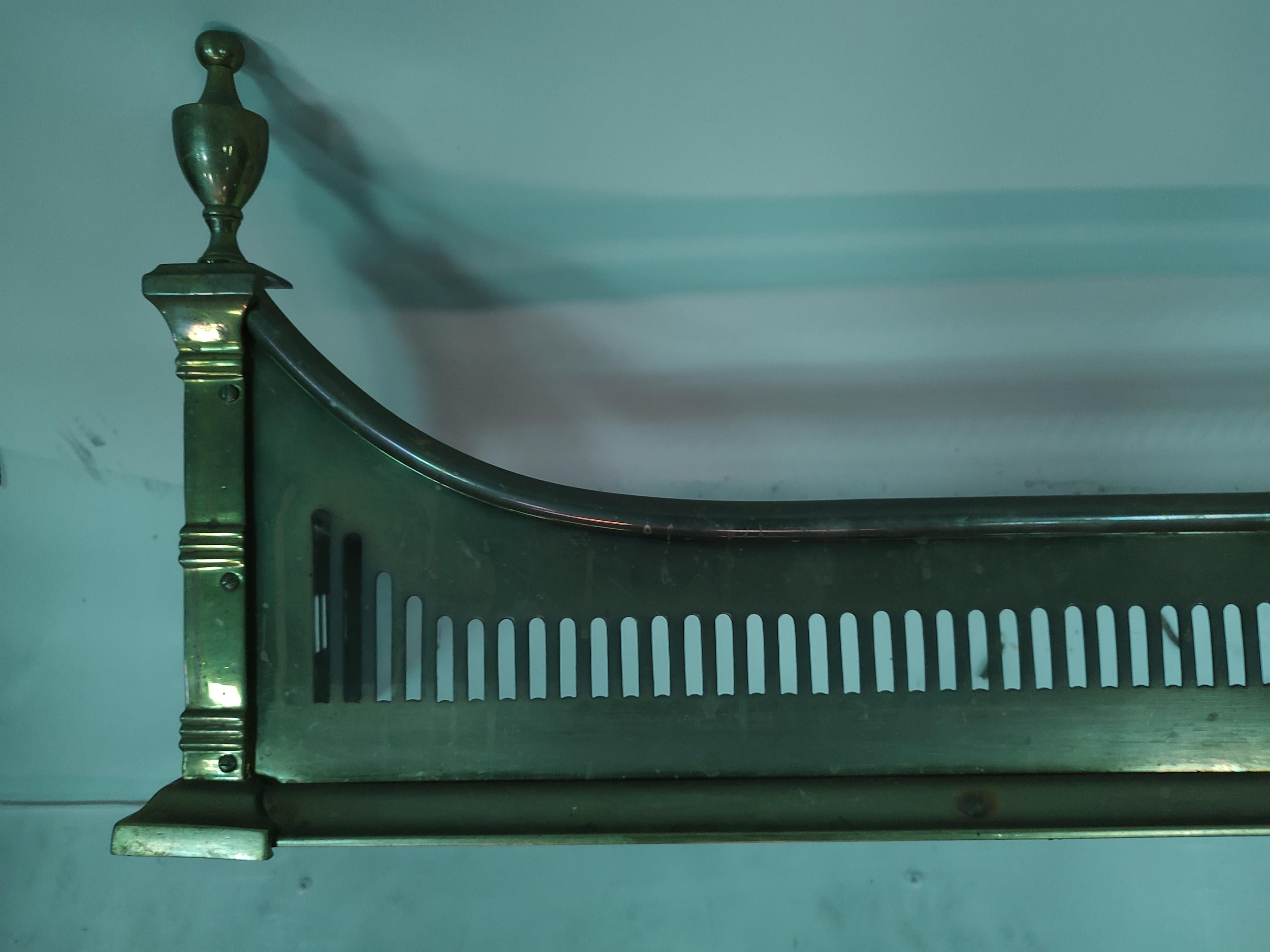 Aesthetic Movement Neoclassical Pierced Reticulated Brass Fireplace Fender, circa 1885 For Sale