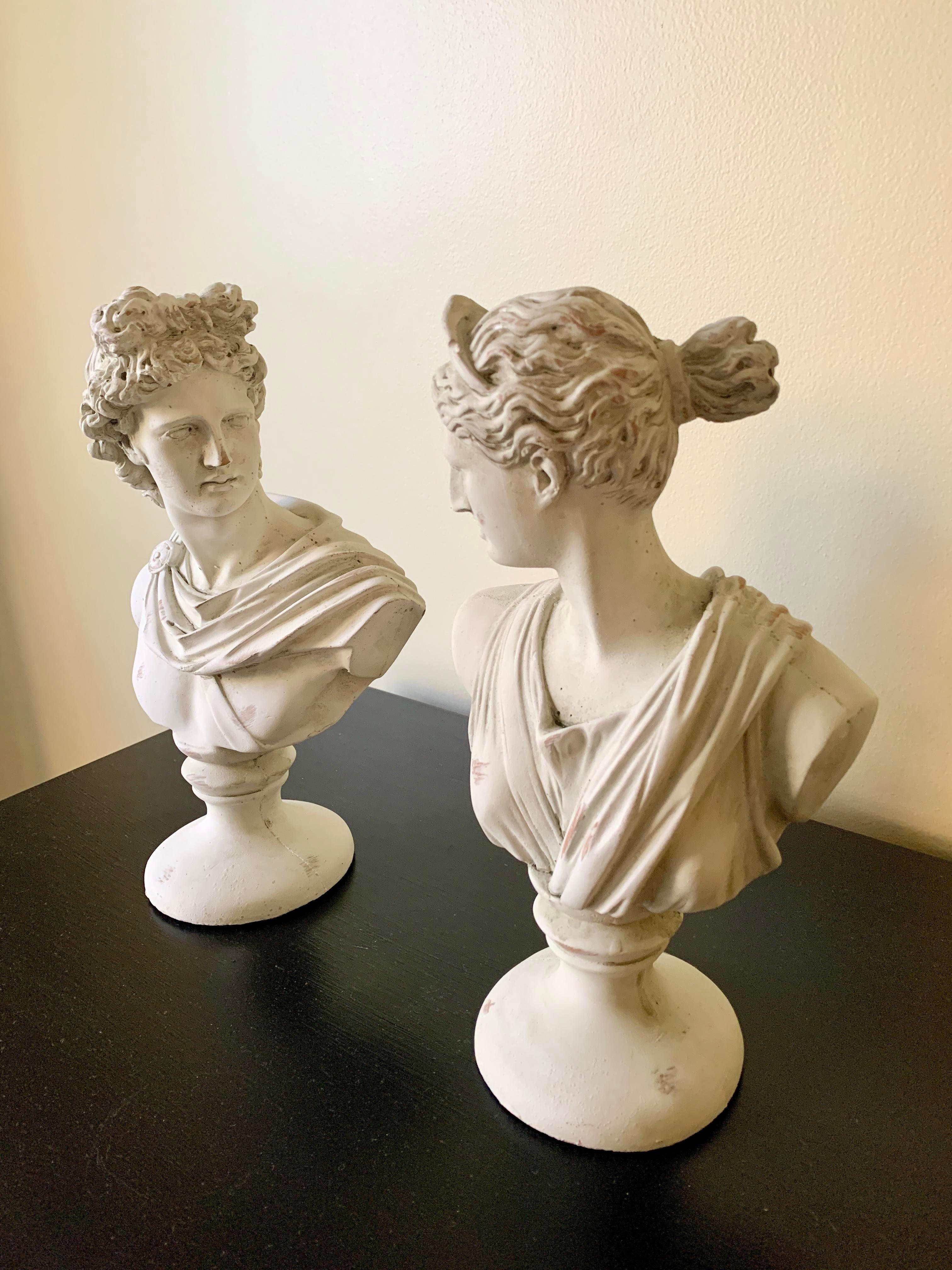 Magnifique paire de bustes en plâtre de Diane et d'Apollo, de style néoclassique Grand Tour, en forme de tête d'homme et de femme, sculptures de dieux et de déesses Belvedere

États-Unis, 21e siècle

Dimensions : 8 