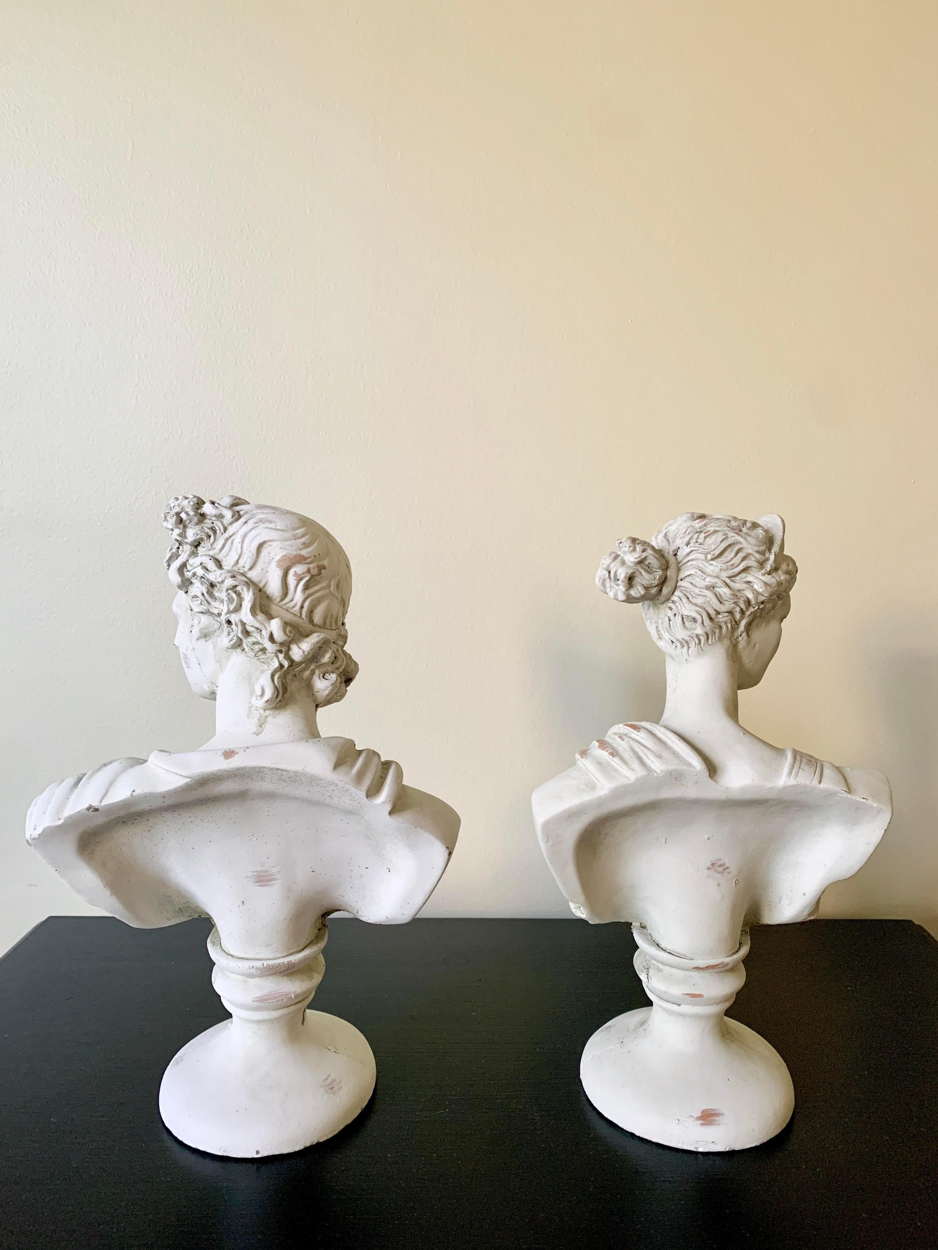 Bustes en plâtre néoclassiques de Diane et d'Apollon Sculptures du Belvedere, paire Bon état - En vente à Elkhart, IN