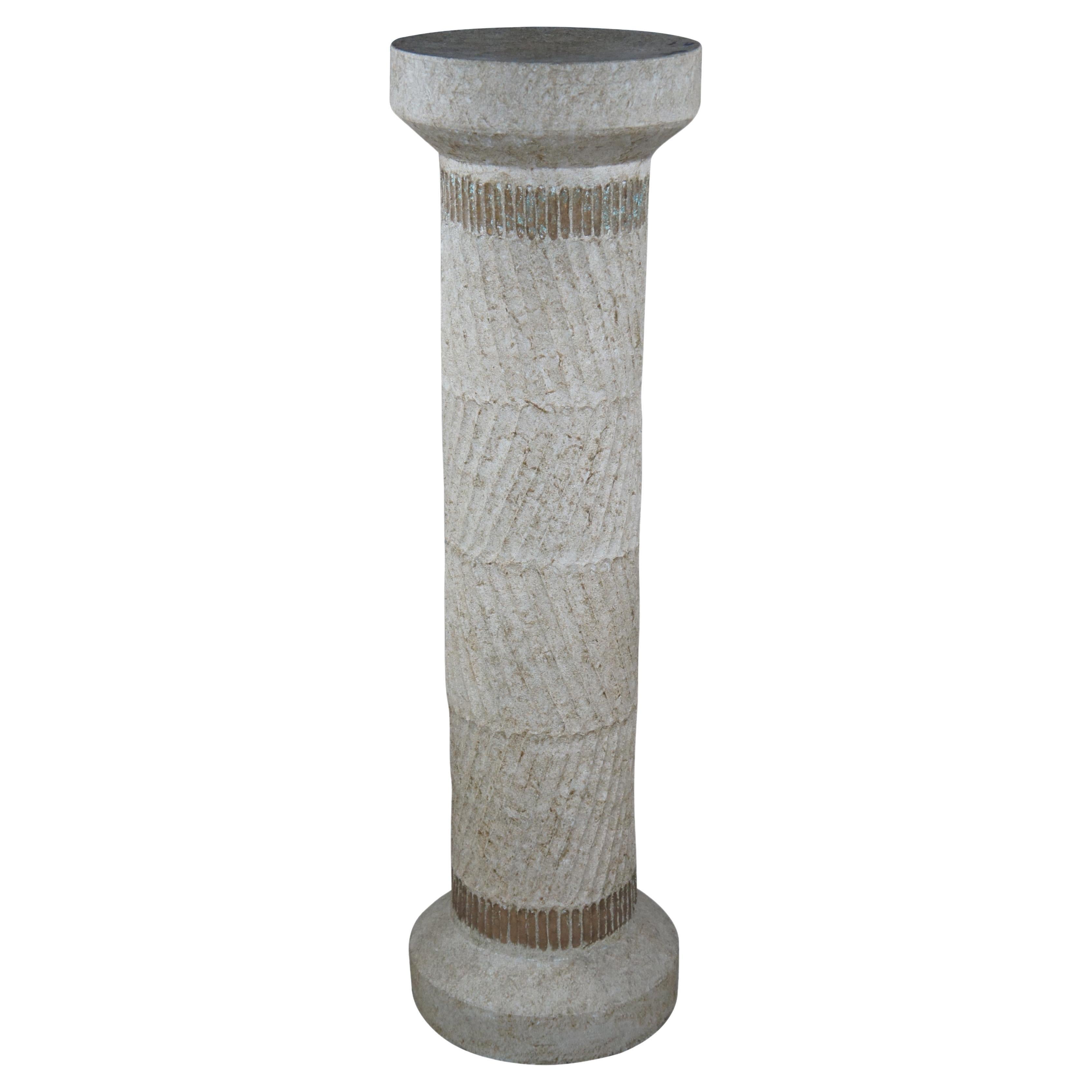 Neoclassical Plaster Column Sculpture Pedestal Plant Fern Display Stand 50" (colonne en plâtre) en vente