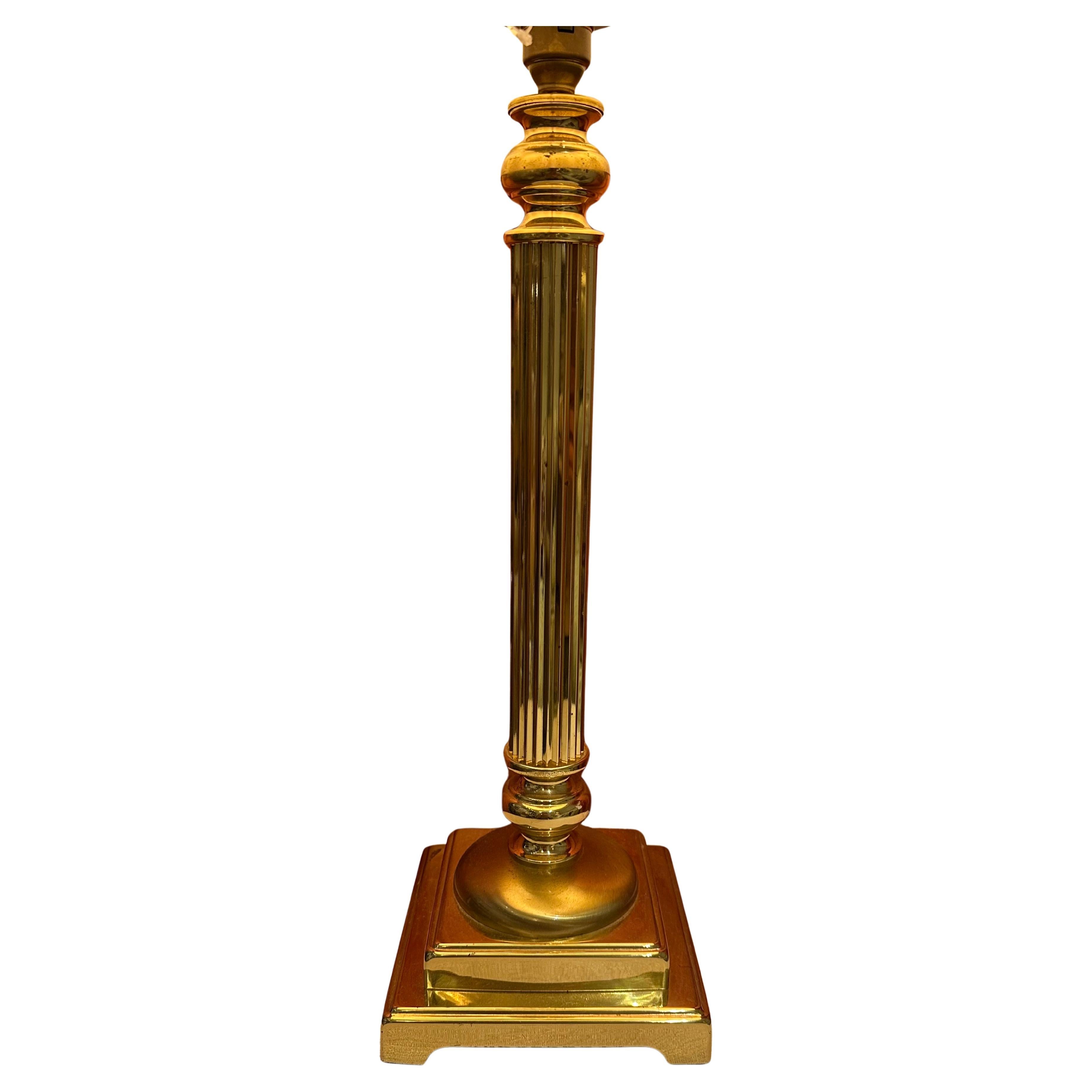 Neoclassical Polished Large Brass Corinthian Column Table Lamp For Sale