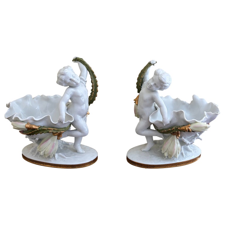 Deutsches neoklassizistisches Porzellan-Putti-Kompottschalen-Paar aus dem frühen 20. Jahrhundert im Angebot bei 1stDibs Deutschland