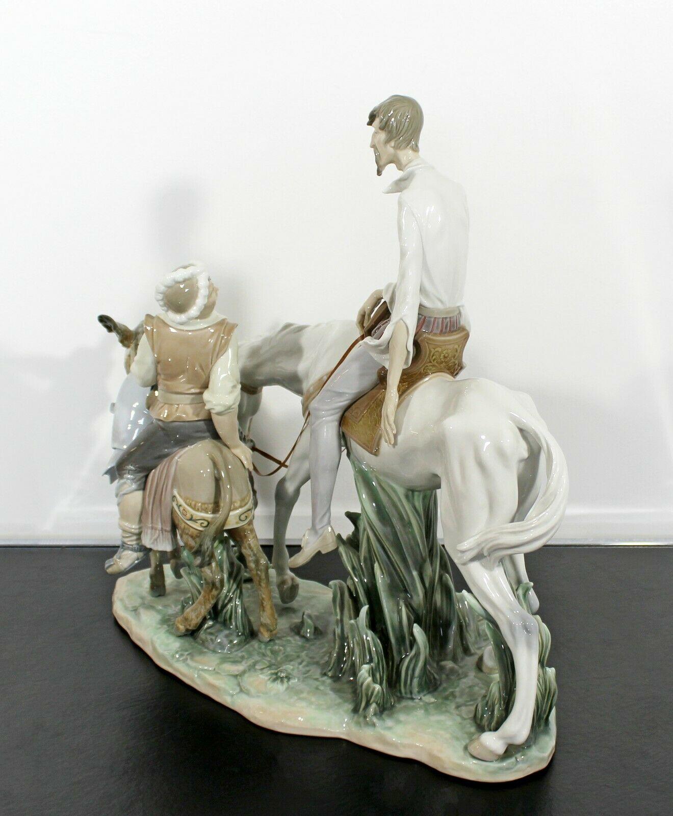 Neoclassical Porcelain Don Quixote Table Sculpture Signed Lladro Spain, 1970s In Good Condition In Keego Harbor, MI