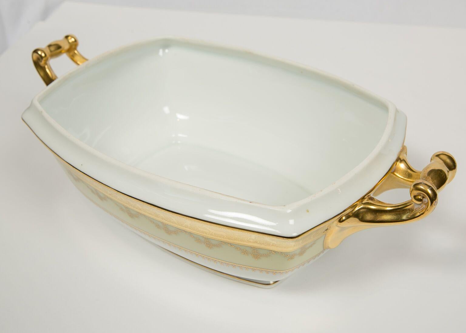 Neoclassical Porcelain Gilded Tureen Made Mid-20th Century For Sale 5