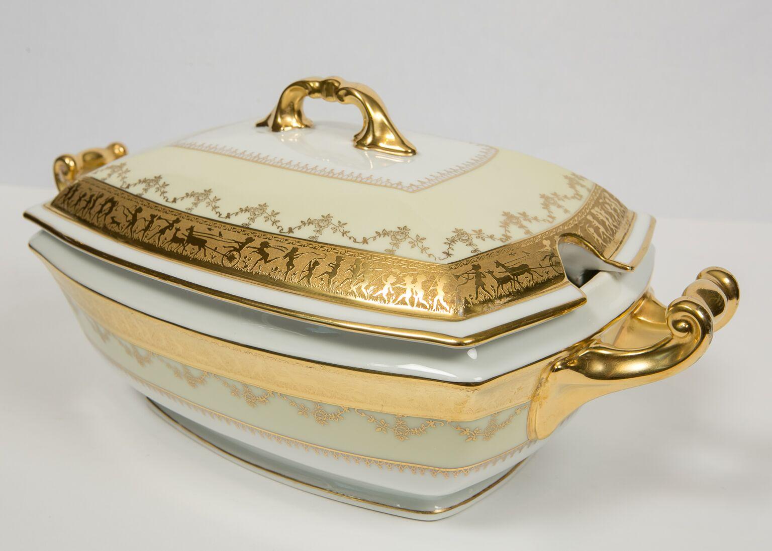 Neoclassical Porcelain Gilded Tureen Made Mid-20th Century In Excellent Condition For Sale In Katonah, NY