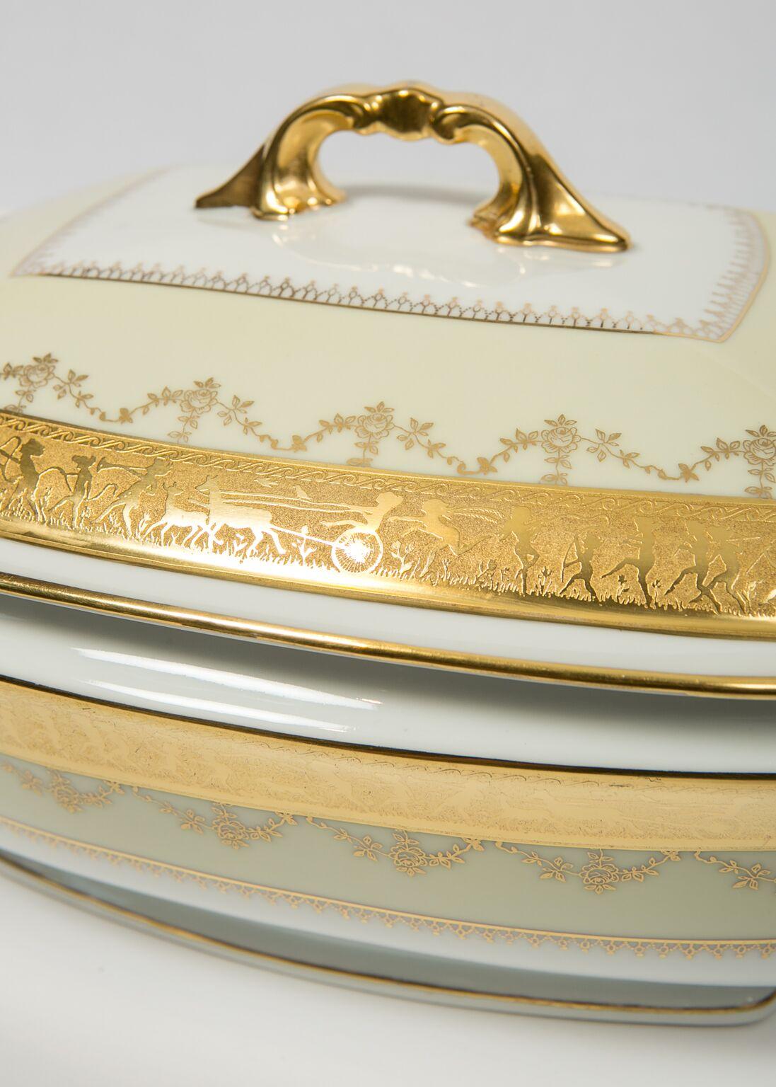 Embossed Neoclassical Porcelain Gilded Tureen Made Mid-20th Century For Sale