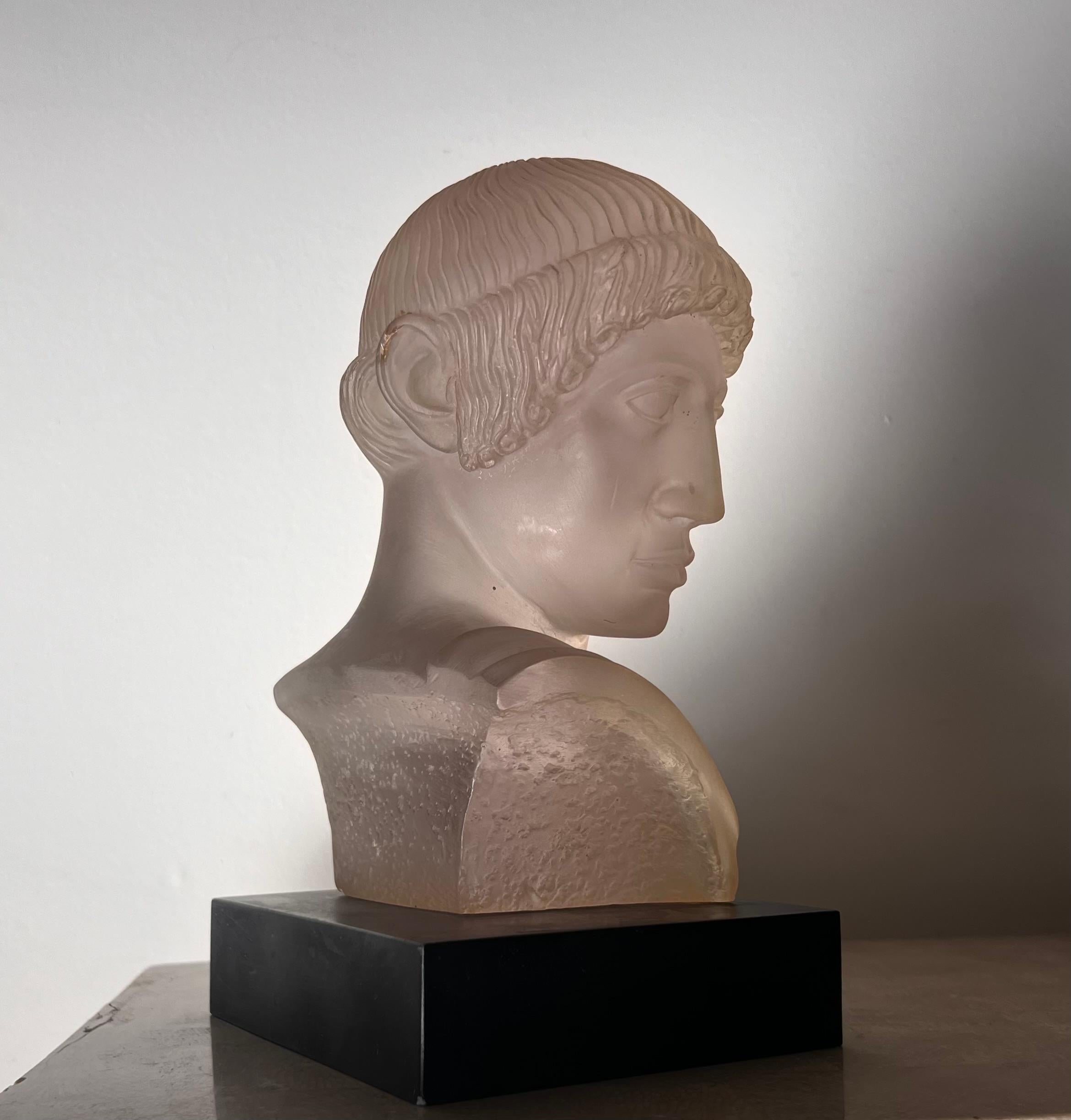 Neoclassical postmodern art glass bust of a Greek male, late 20th century For Sale 5