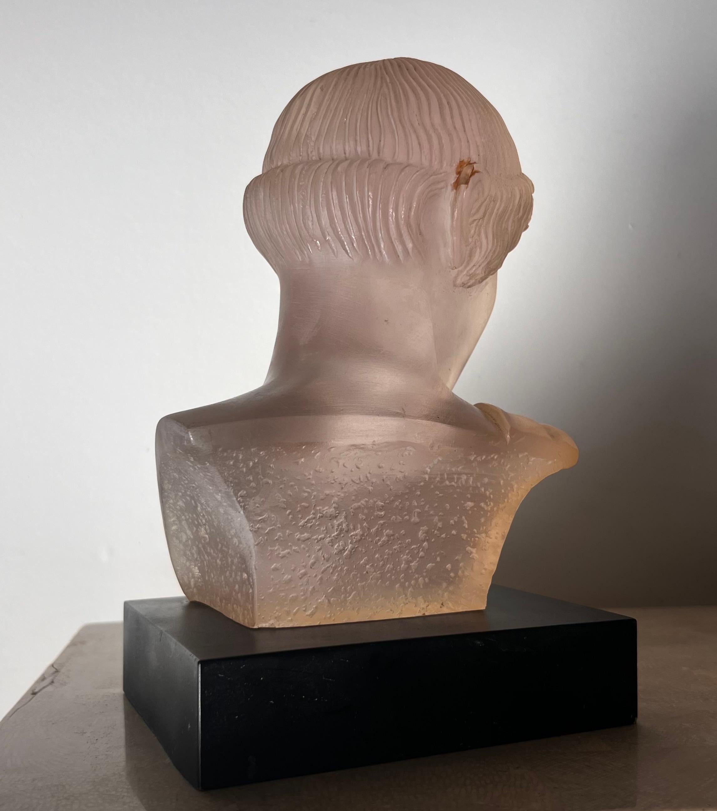 Neoclassical postmodern art glass bust of a Greek male, late 20th century For Sale 6