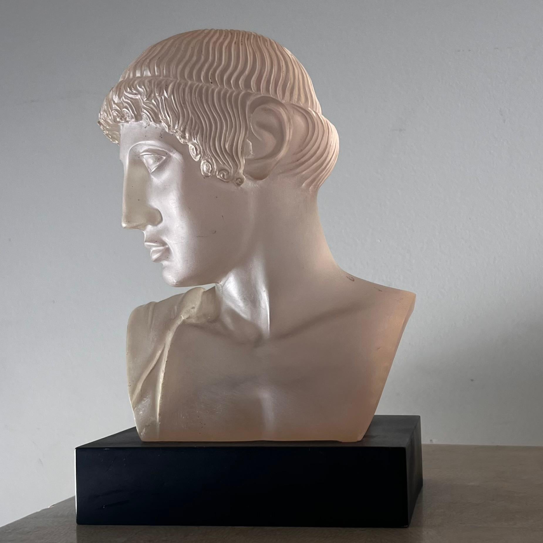 Neoclassical postmodern art glass bust of a Greek male, late 20th century For Sale 7