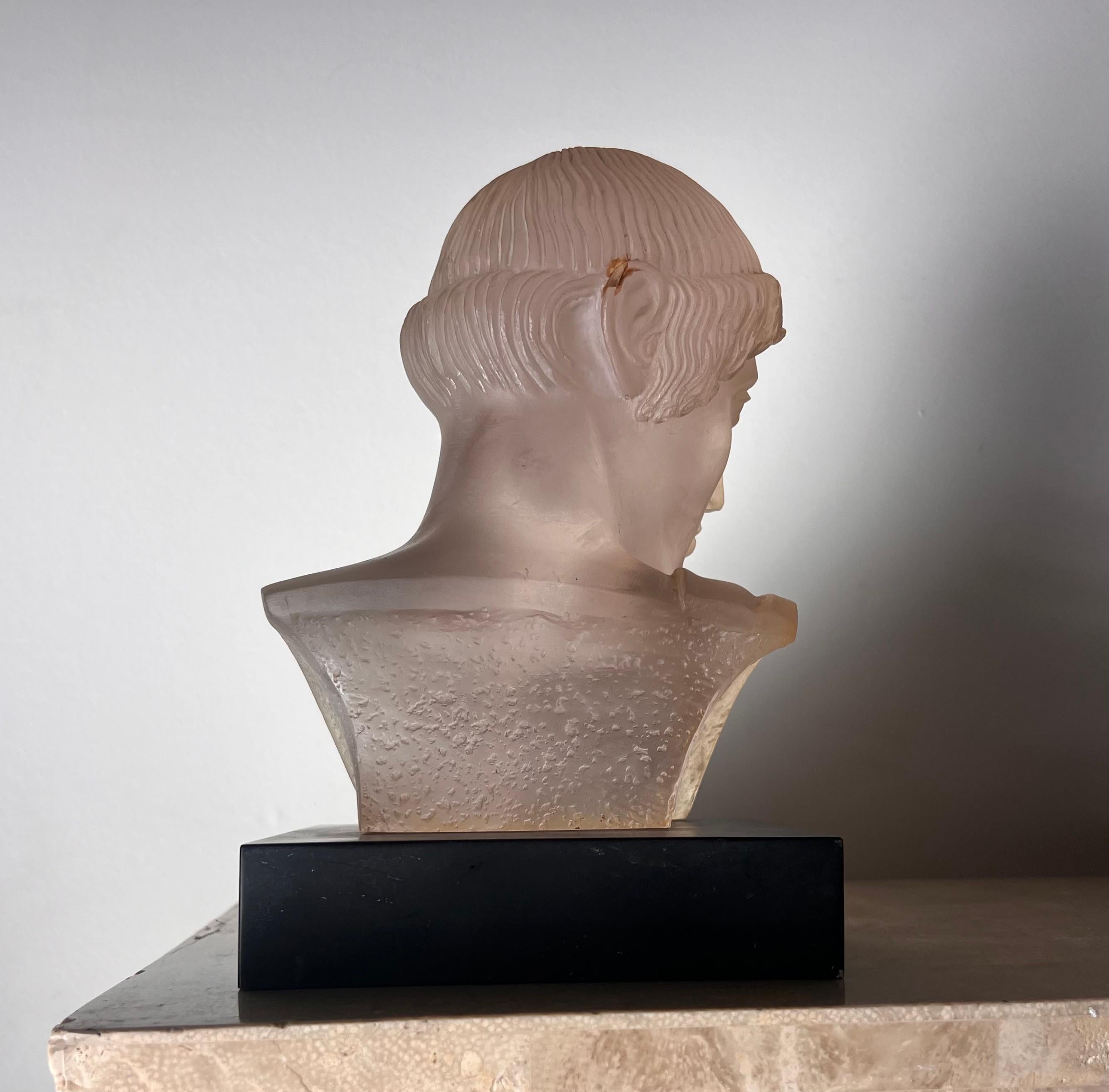 Neoclassical postmodern art glass bust of a Greek male, late 20th century For Sale 11