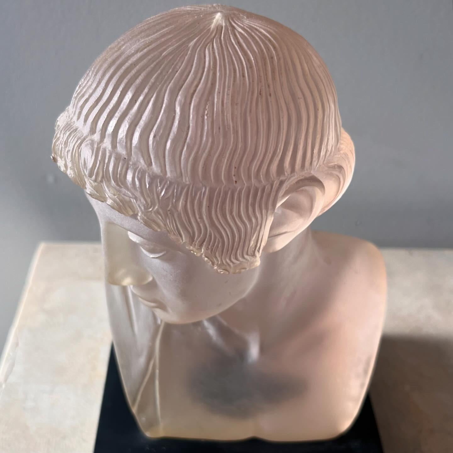Neoclassical postmodern art glass bust of a Greek male, late 20th century In Good Condition For Sale In View Park, CA
