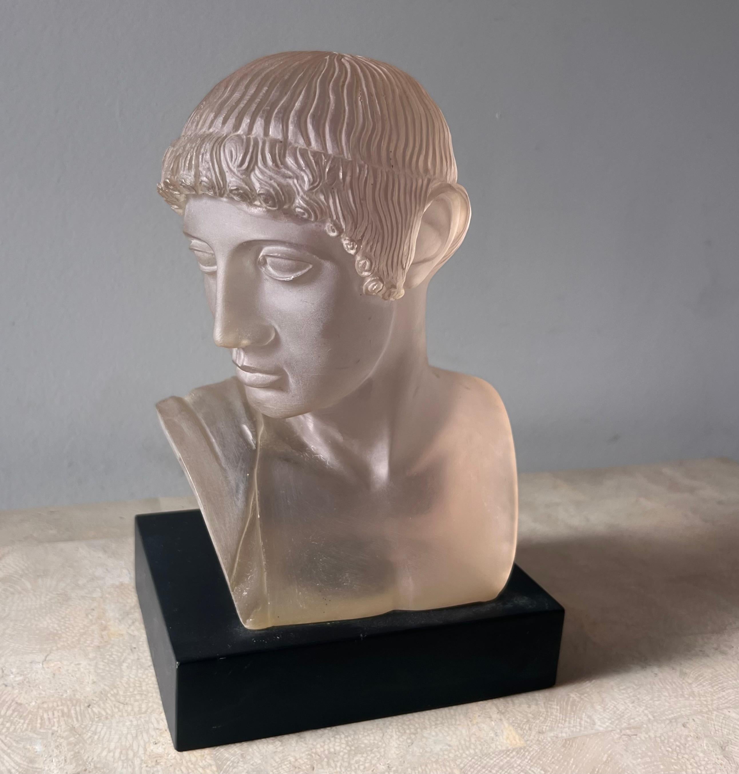 Neoclassical postmodern art glass bust of a Greek male, late 20th century For Sale 1