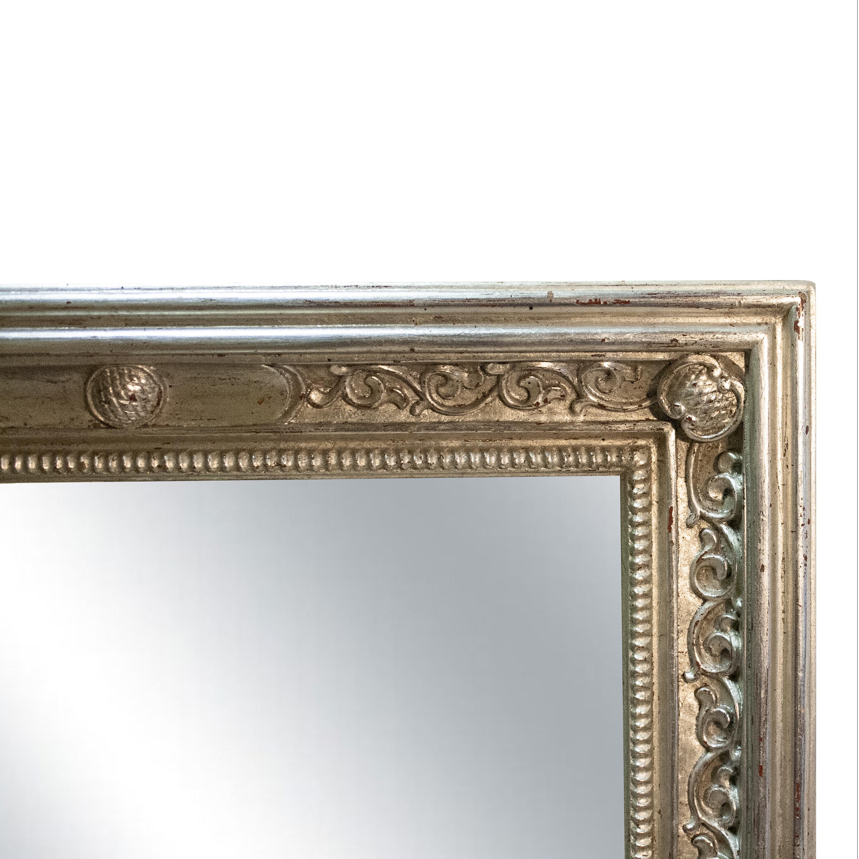 Espagnol Miroir rectangulaire en bois sculpté à la main, de style Régence néoclassique, en argent en vente
