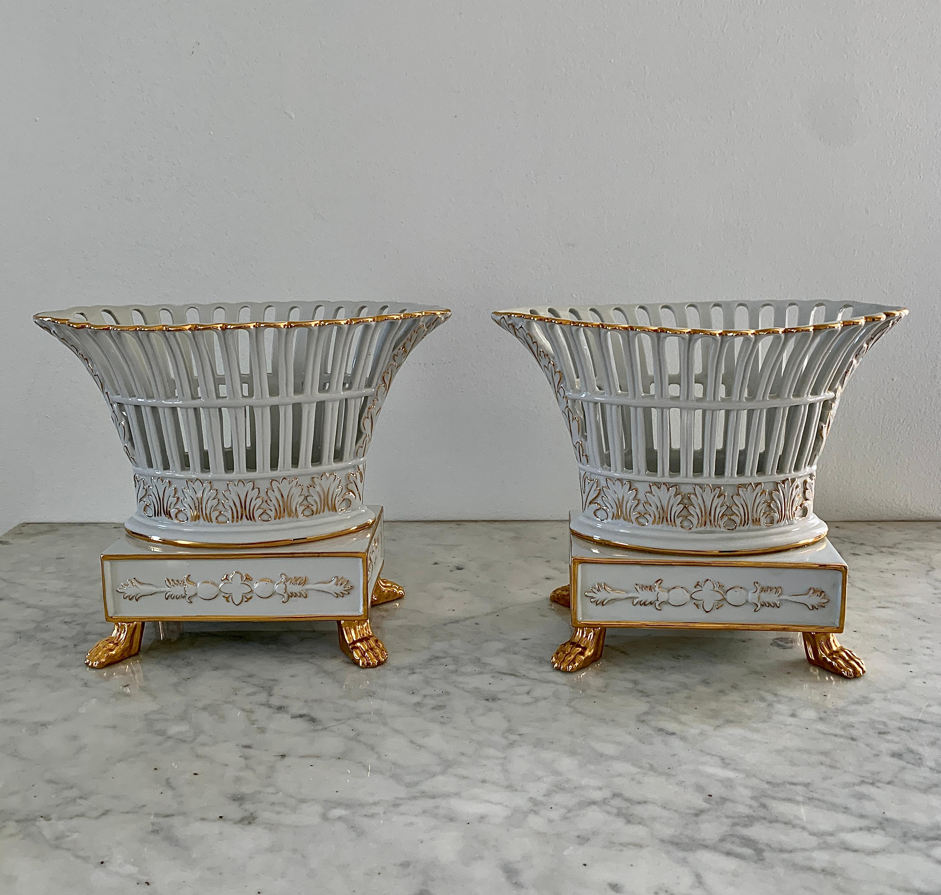 Neoclassical Regency Reticulated Gold Gilt Porcelain Basket Compotes, Pair In Good Condition For Sale In Elkhart, IN