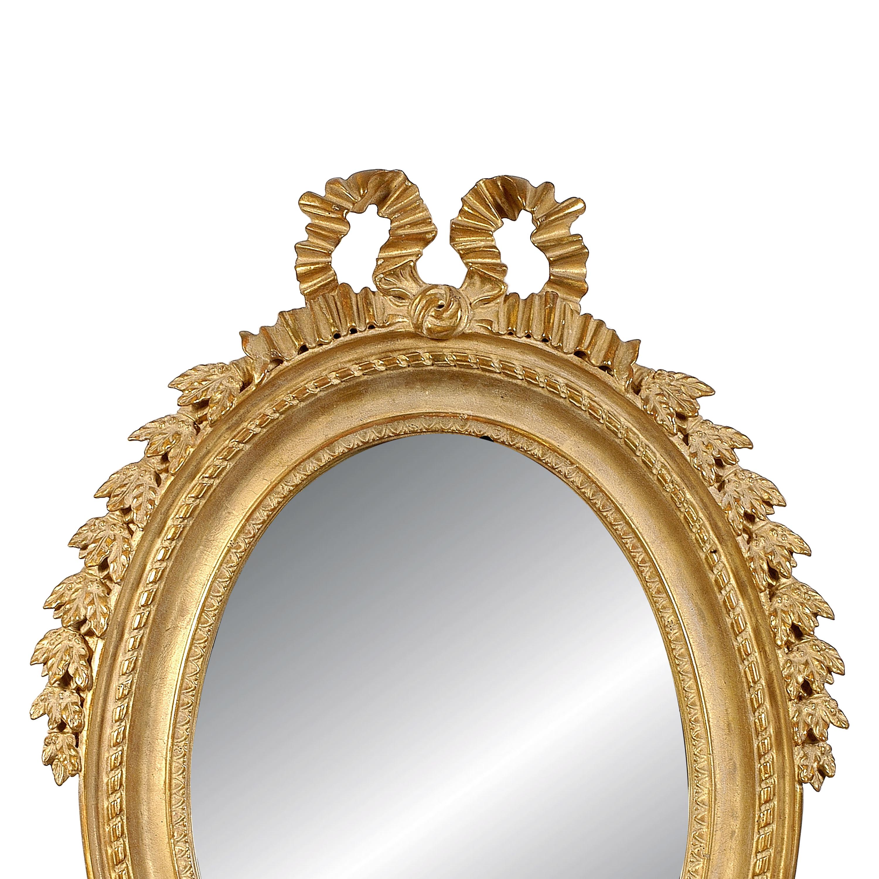 Neoclassical Regency style handcrafted mirror. Round, acanthus leaf, hand carved wooden structure with gold foil finished. Spain, 1970.