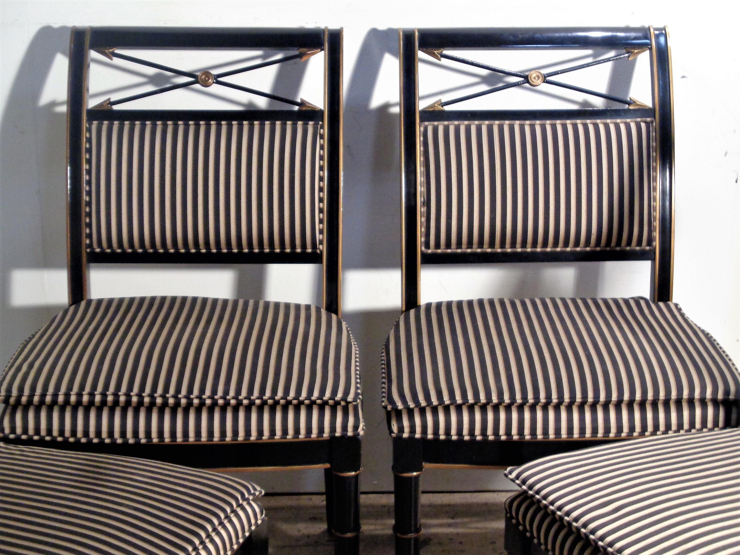  Klassische schwarz lackierte und vergoldete Stühle im Regency-Stil (amerikanisch) im Angebot