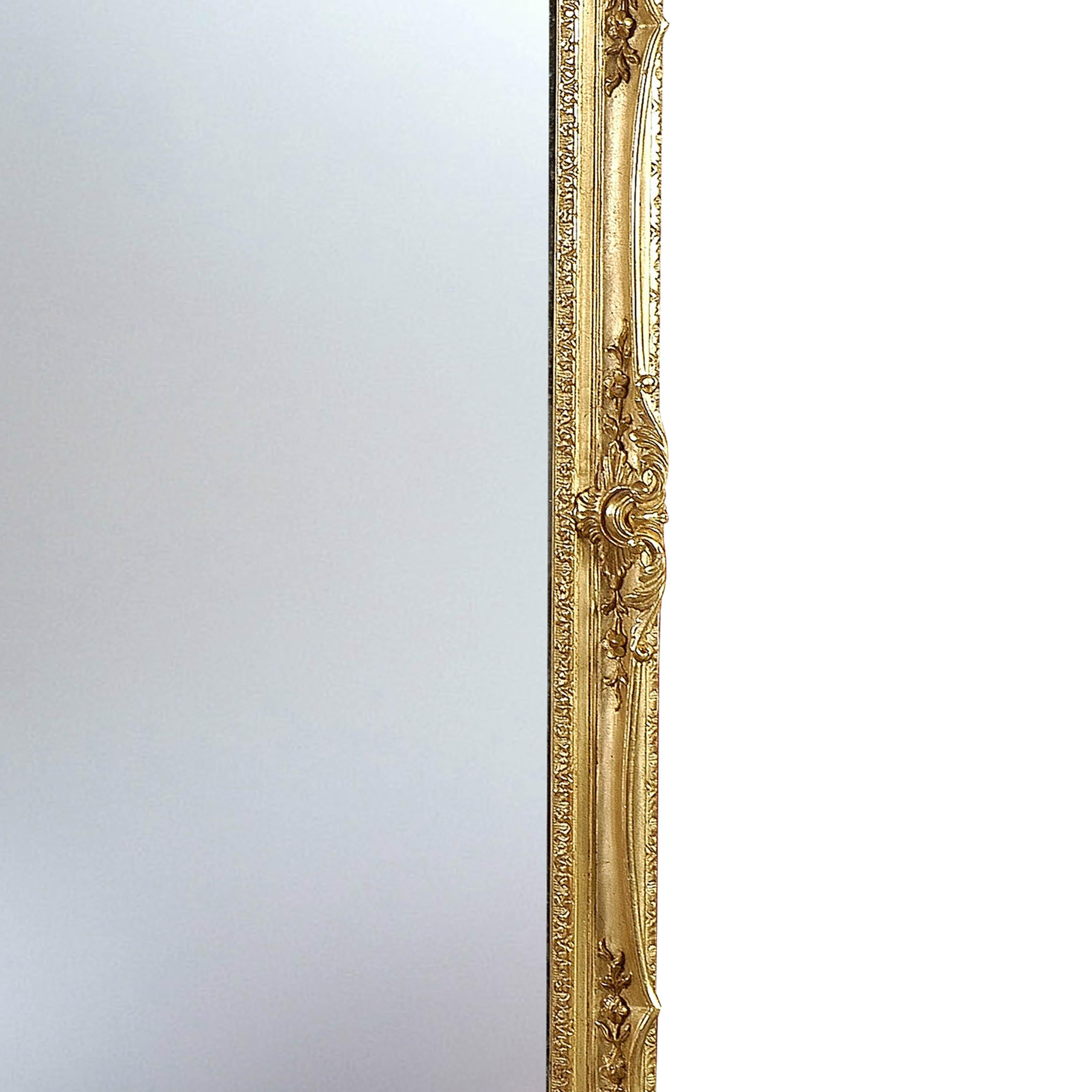 Neoklassischer Regency-Stil Rechteckiger handgeschnitzter Holzspiegel mit Goldfolie:: 1970 (Handgeschnitzt) im Angebot