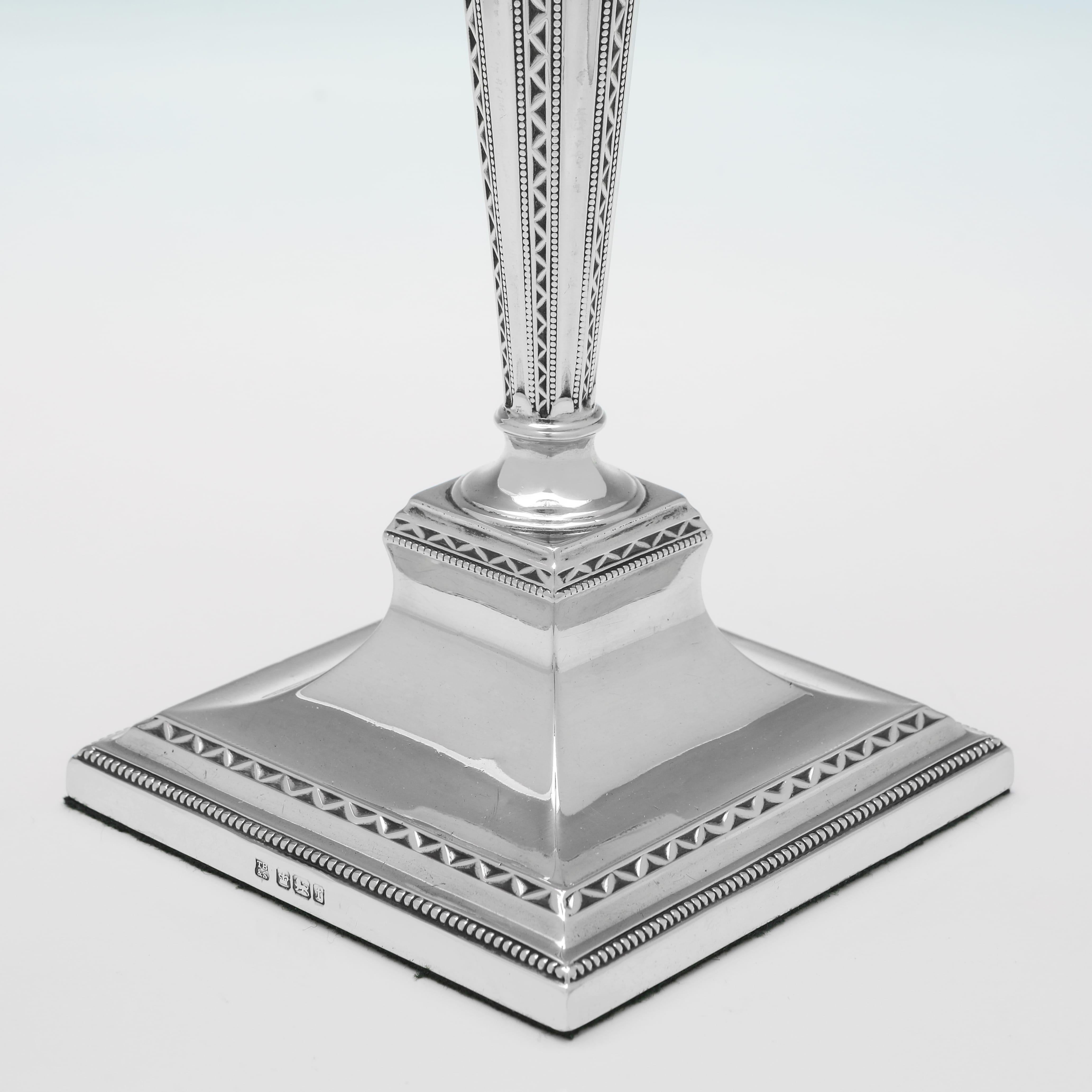 Candelieri antichi in argento sterling di epoca neoclassica realizzati a Sheffield 1911 In condizioni buone in vendita a London, London