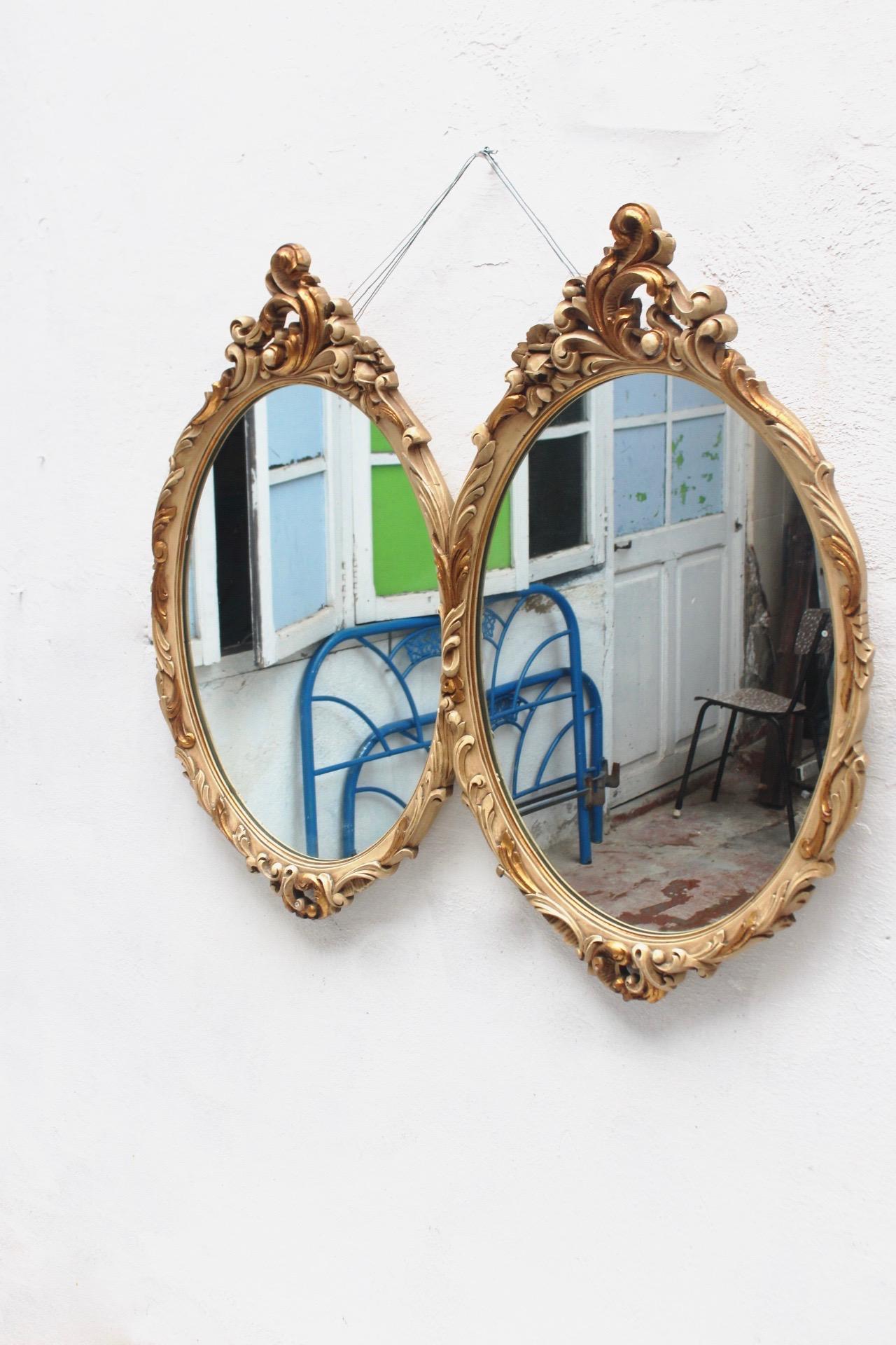 One of a kind midcentury handcrafted Louis XV Rococo/Baroque Neoclassical Revival Double Oval Handcrafted White Wood Wall Mirror by Mariano García, Valencia, Spain, 1960s. Made in one wood piece.
Mariano García, comes from one of the oldest Spanish