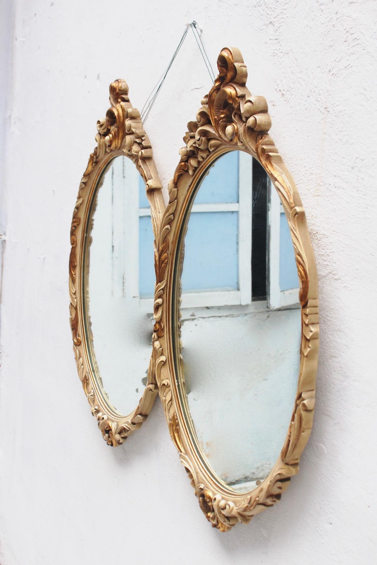 Neoclassical Revival Double Oval White Wood Mirror by Mariano García, 1960s In Good Condition For Sale In Valencia, Valencia