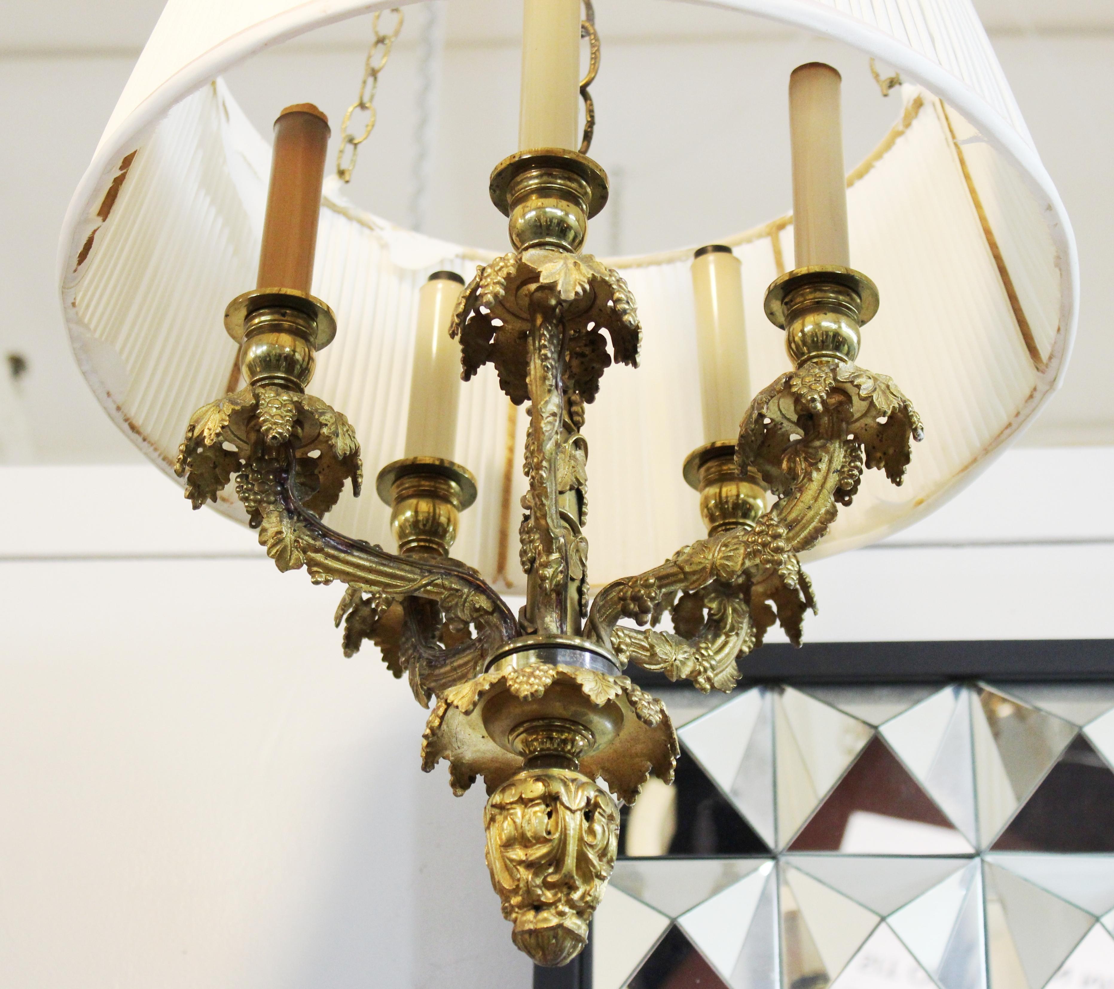 Neoclassical Revival Gilt Bronze Chandeliers With Grapevines Motif In Good Condition In New York, NY
