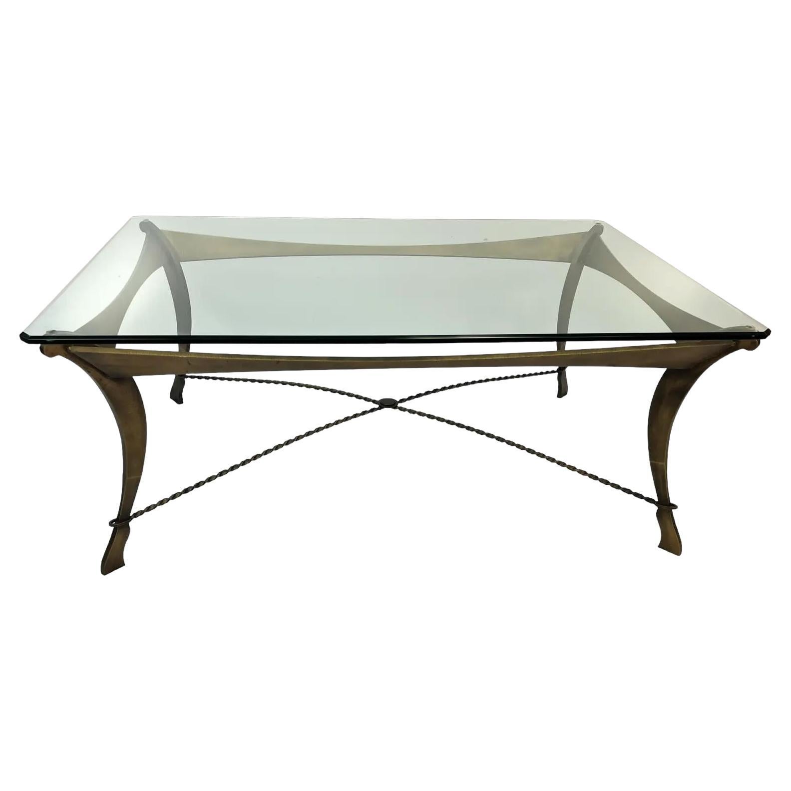 Neoklassizistischer Revival Couchtisch mit Glasplatte im Angebot
