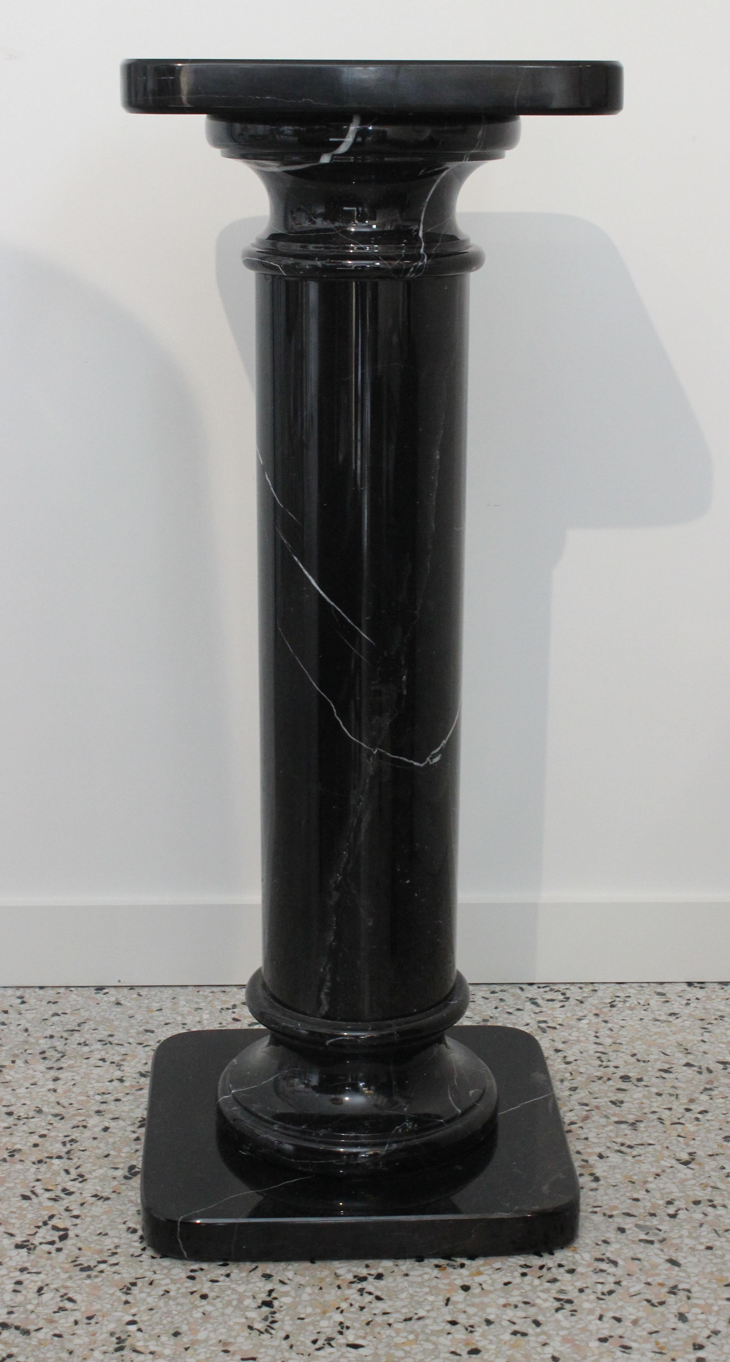 Neoclassical Revival Marble Pedestal In Good Condition For Sale In West Palm Beach, FL