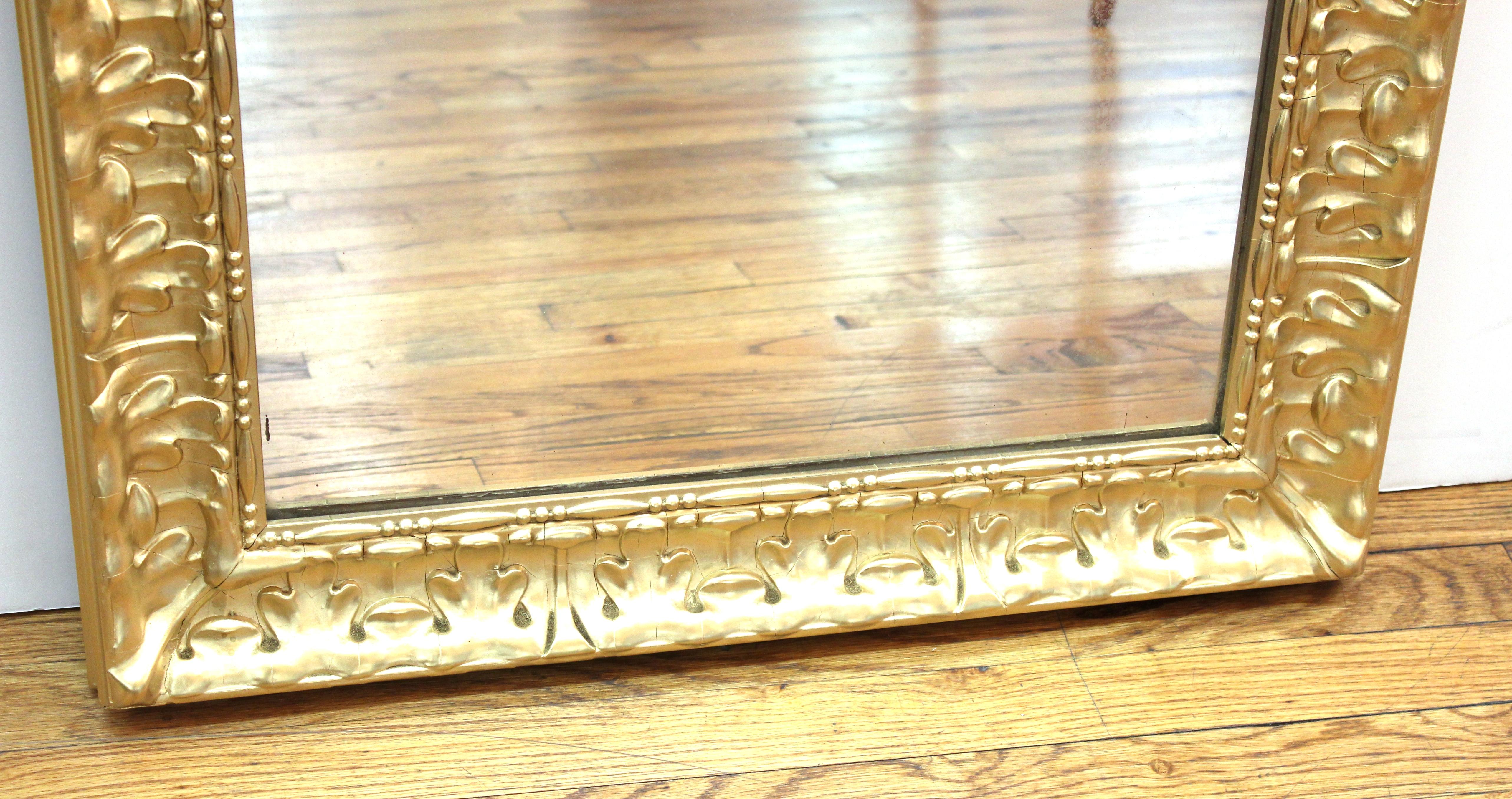 North American Neoclassical Revival Style Carved Giltwood Mirror