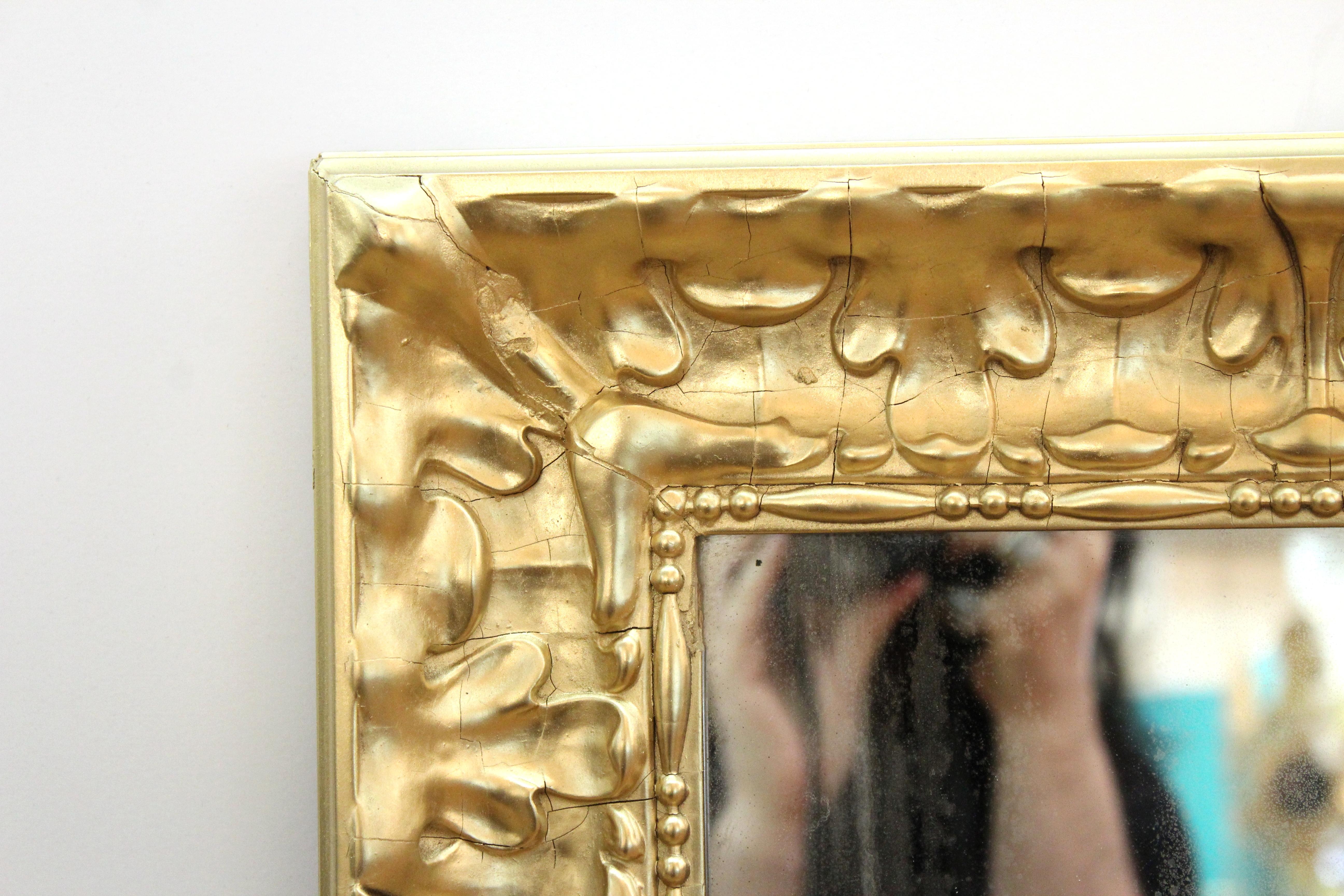 Neoclassical Revival Style Carved Giltwood Mirror In Good Condition In New York, NY