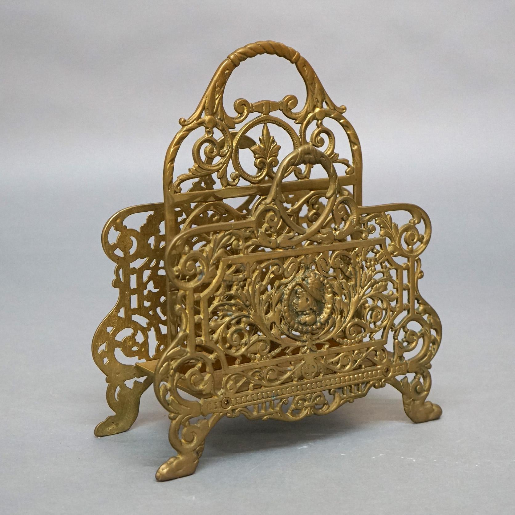 Neoklassizistischer Rokoko-Briefhalter mit netzförmigem Blattwerk aus vergoldeter Bronze, Kamee, 20. Jahrhundert im Zustand „Gut“ im Angebot in Big Flats, NY