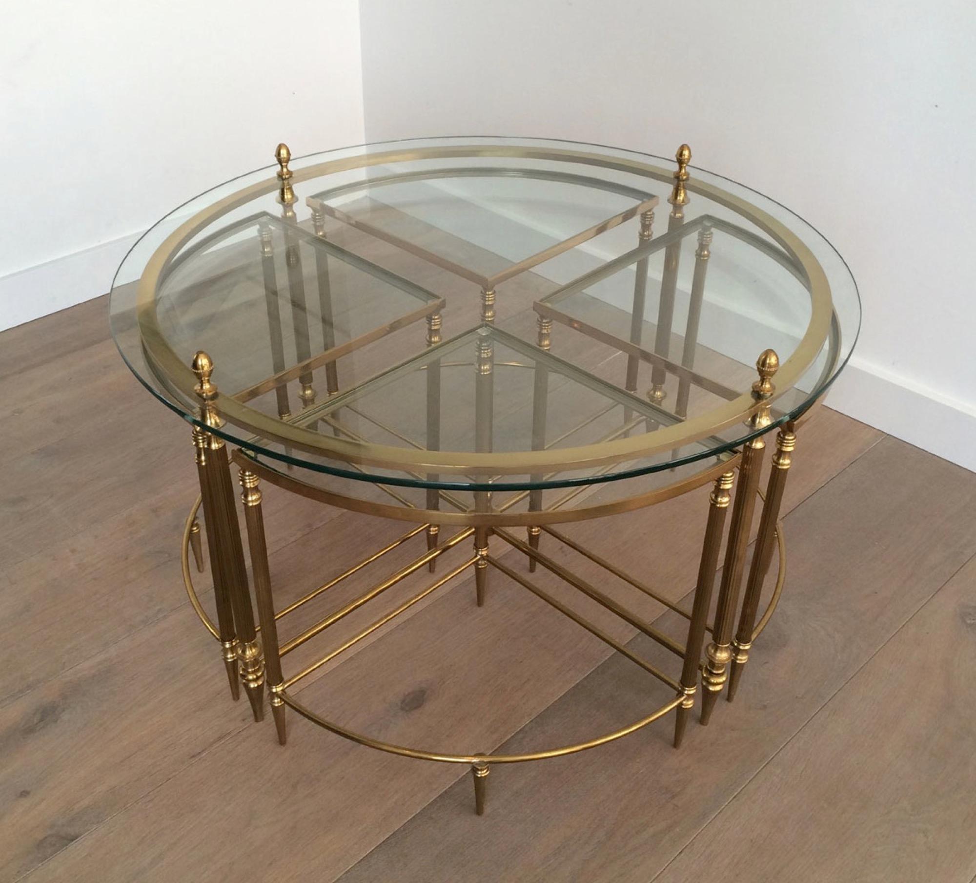 Neoclassical Round Brass Coffee Table with 4 Nesting Tables by Maison Baguès In Good Condition For Sale In Marcq-en-Barœul, Hauts-de-France