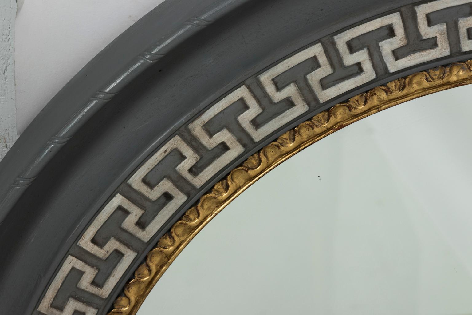 Neoclassical Round Painted Mirror In Good Condition In Stamford, CT