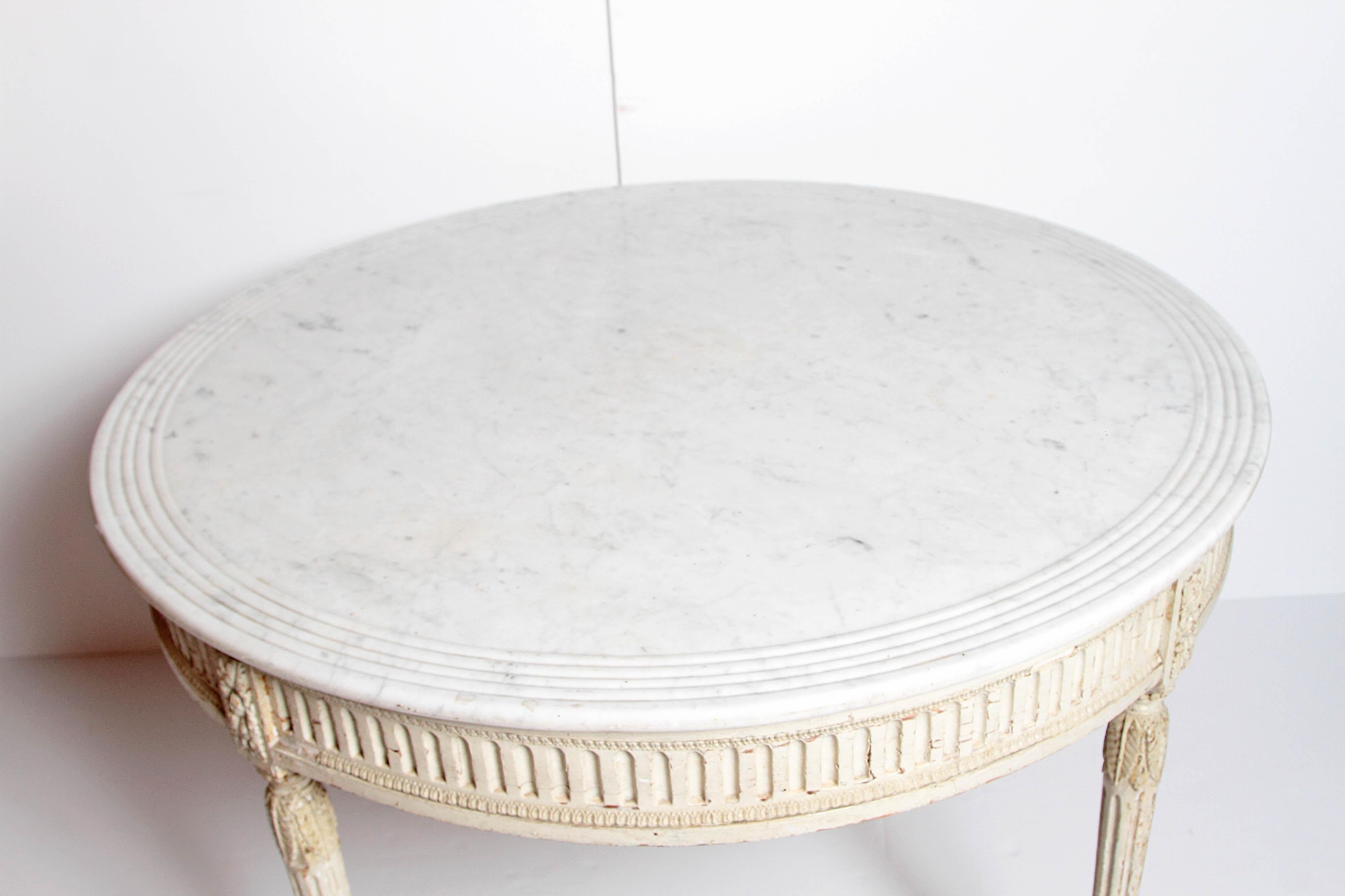 Neoclassical Round Painted Table with Marble Top In Good Condition In Dallas, TX
