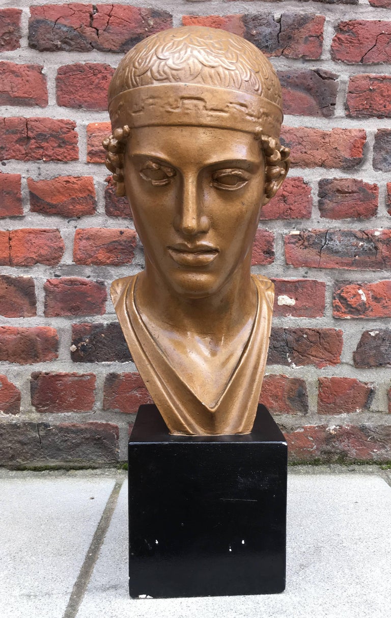 Neoclassical Sculpture in Gilt Painted Plaster, circa 1940-1950 For Sale at 1stdibs
